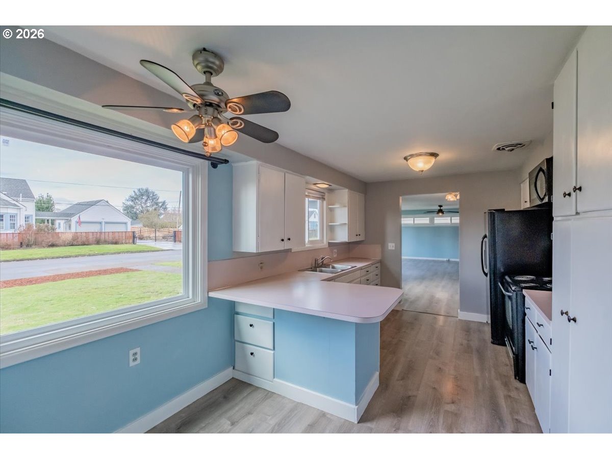 491 Cleveland St Property Photo 12