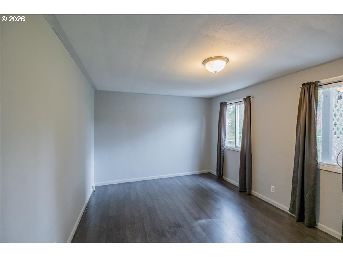 491 Cleveland St Property Photo 18