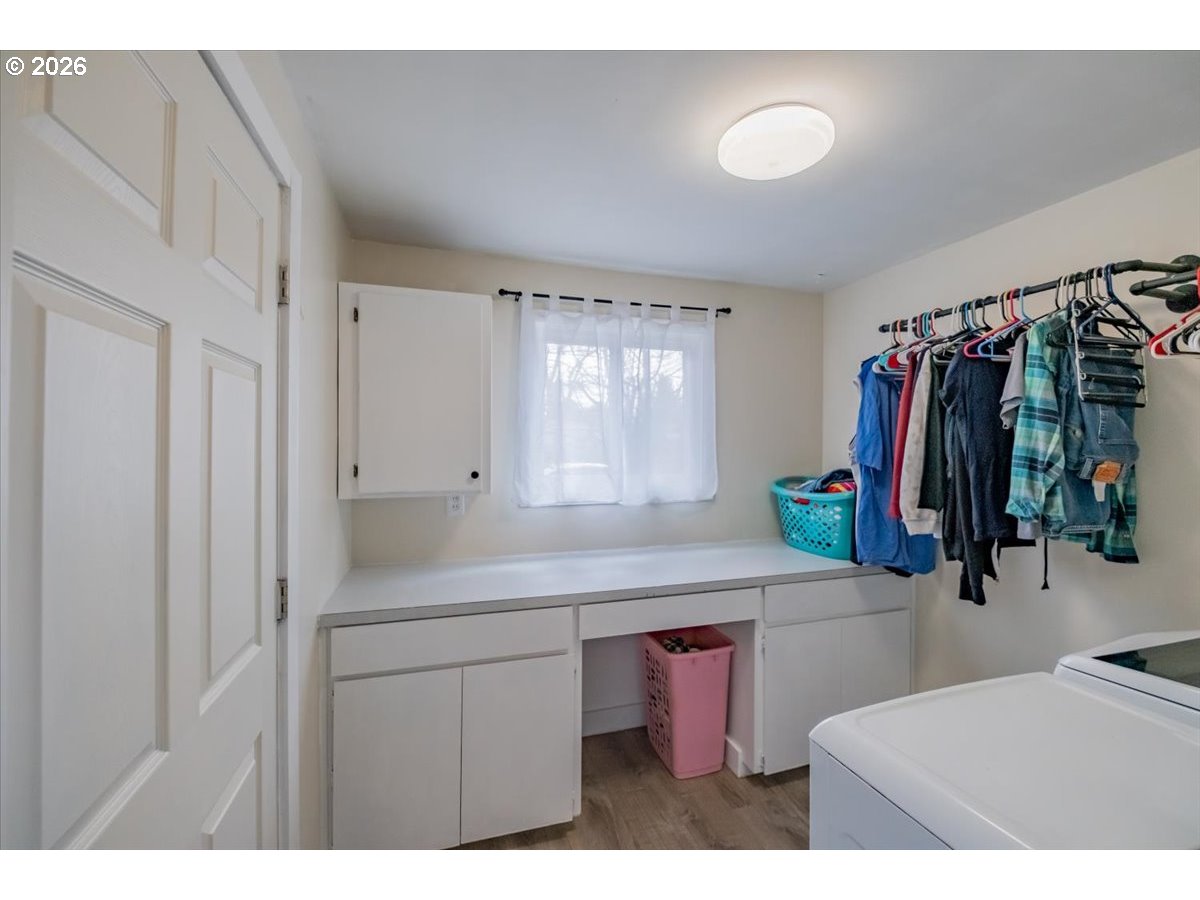 491 Cleveland St Property Photo 20