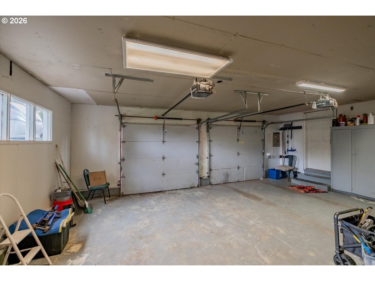 491 Cleveland St Property Photo 22