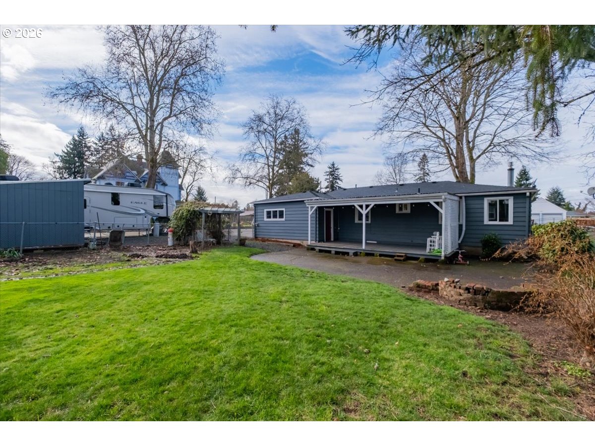 491 Cleveland St Property Photo 25