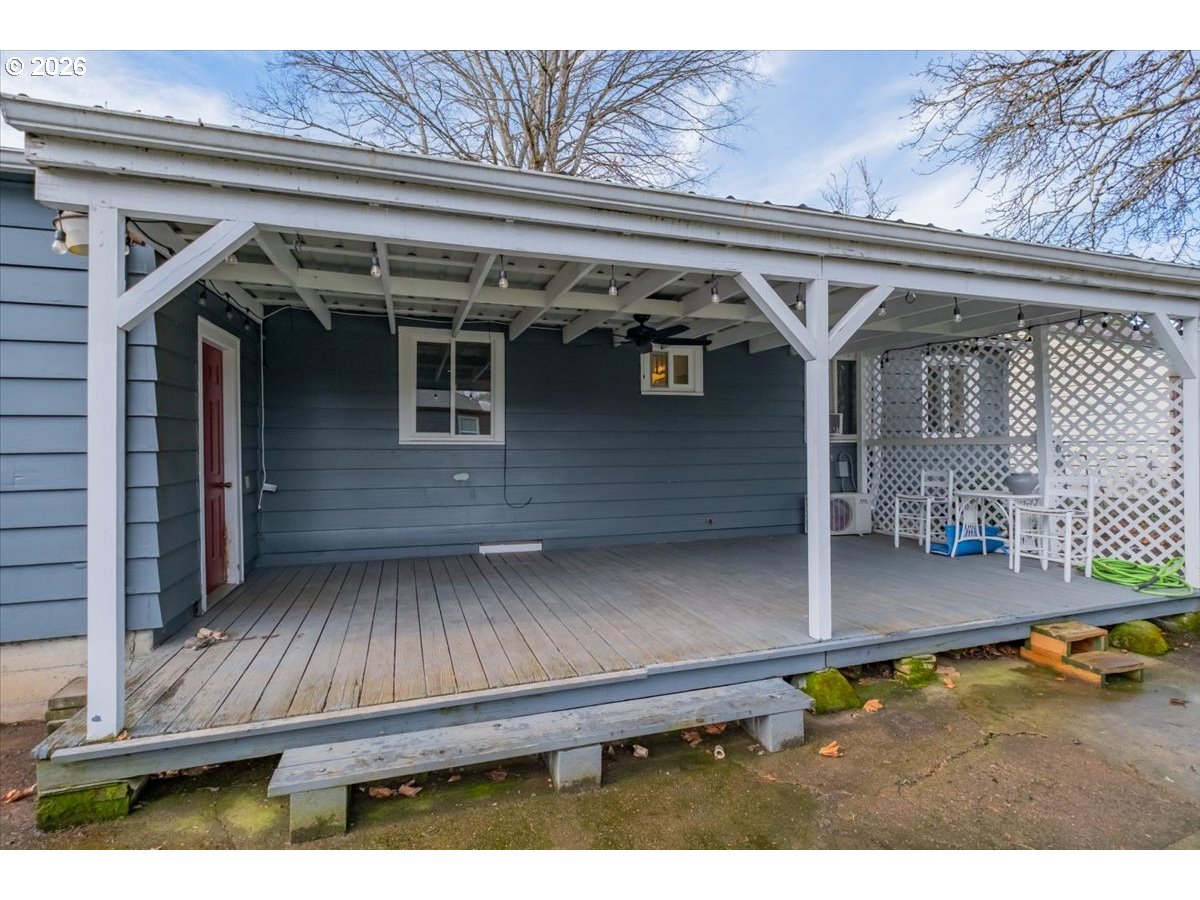 491 Cleveland St Property Photo 27