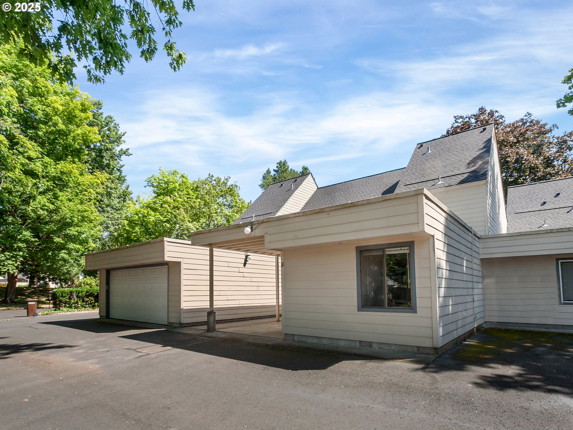 361 Ne Village Squire Ave 4 Property Photo 2