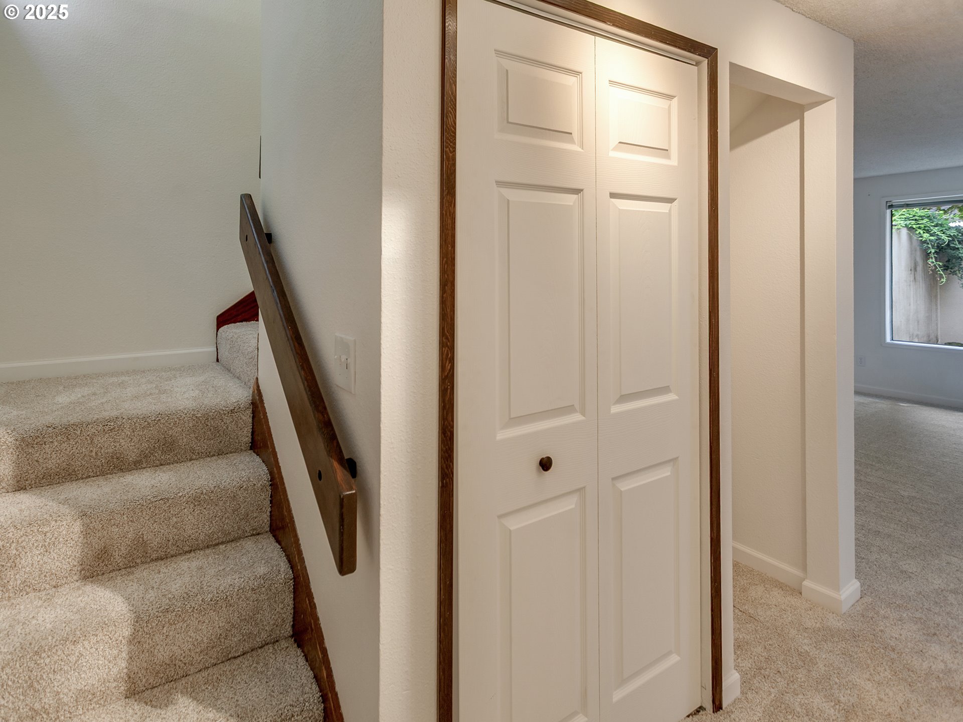 361 Ne Village Squire Ave 4 Property Photo 8