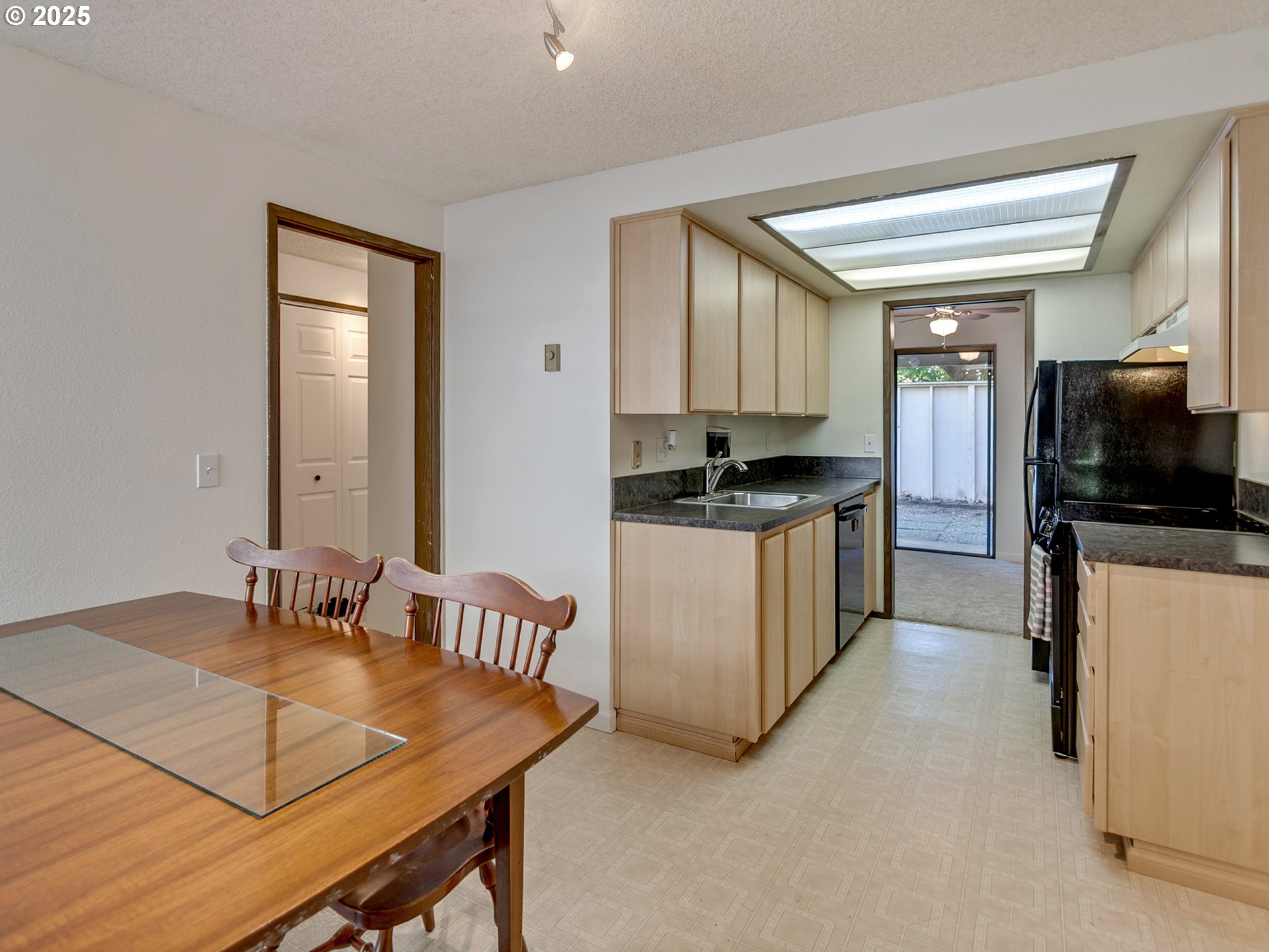361 Ne Village Squire Ave 4 Property Photo 26