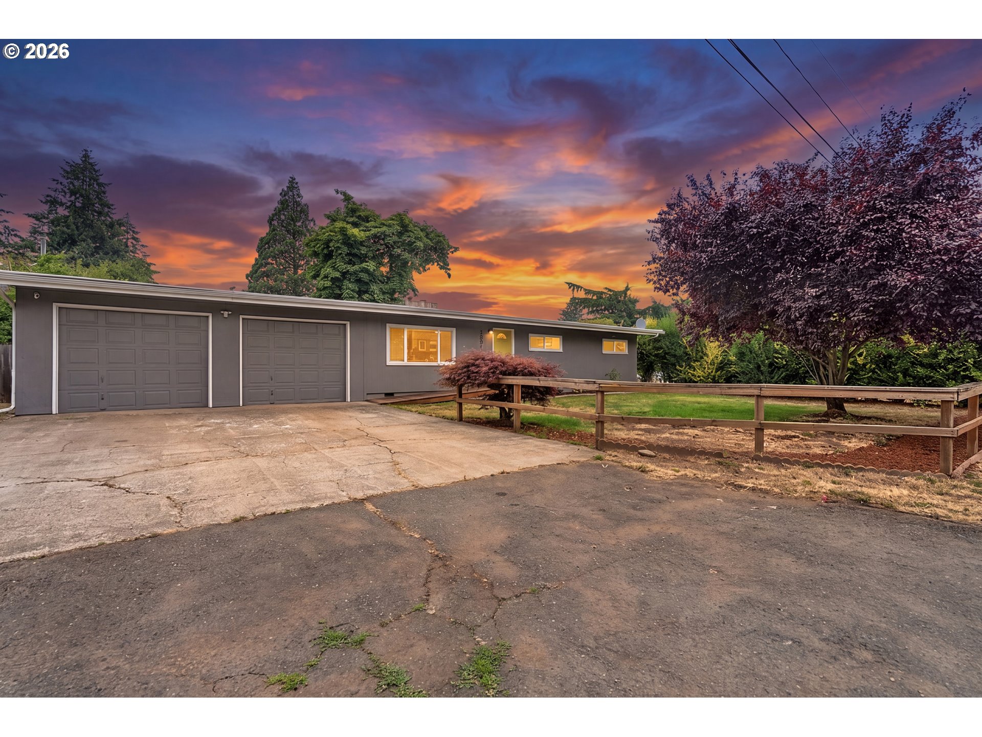 2078 DEWEY ST Property Photo 1