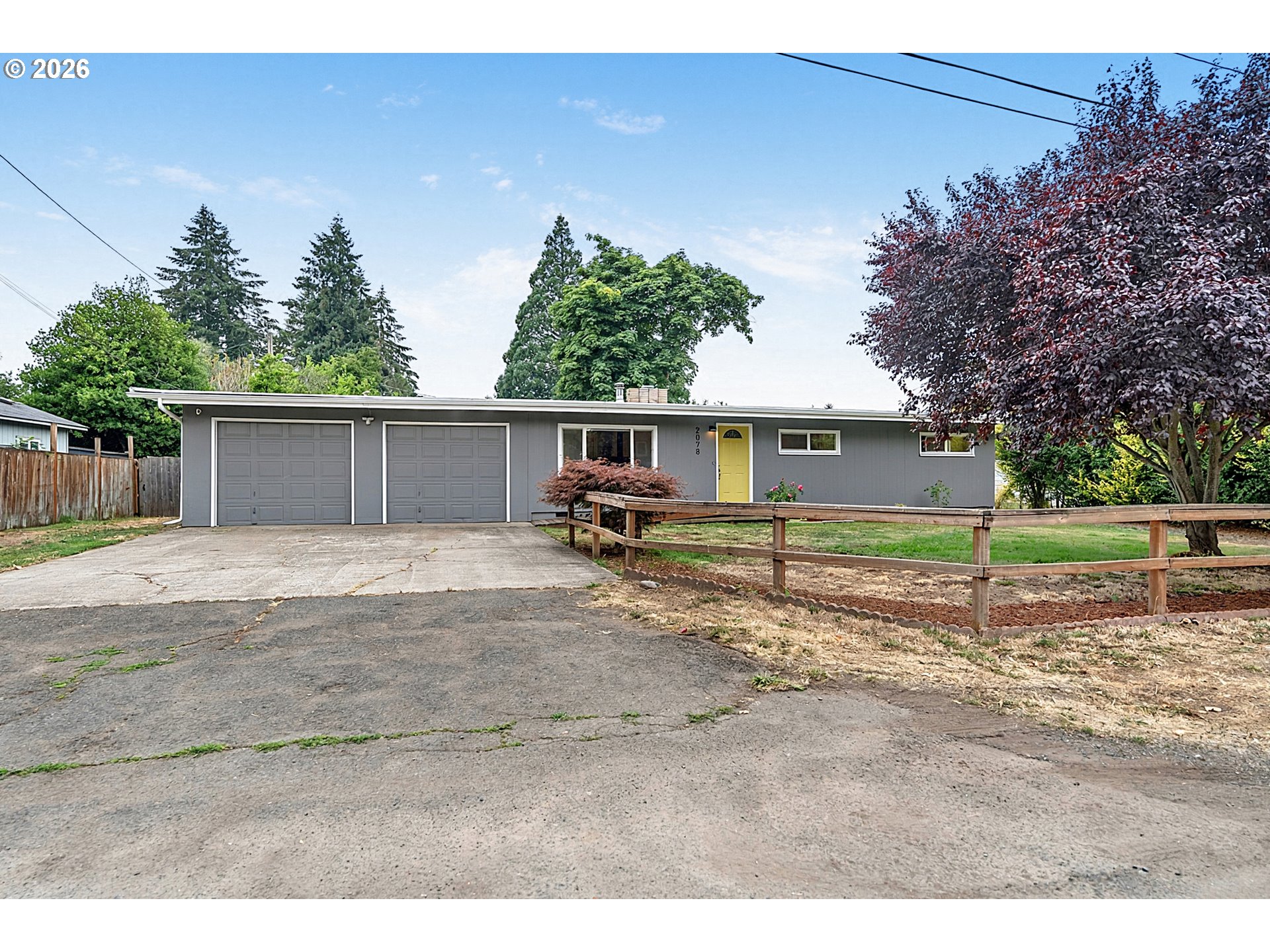 2078 Dewey St Property Photo 2