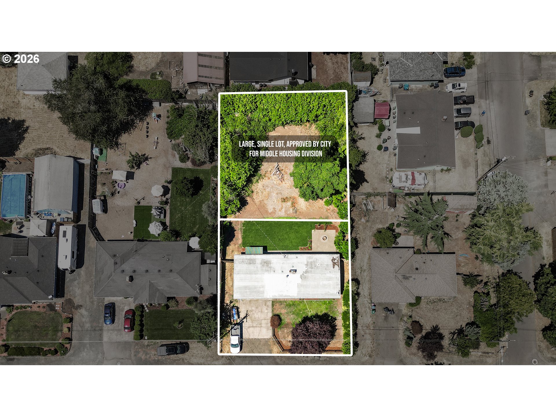 2078 Dewey St Property Photo 3
