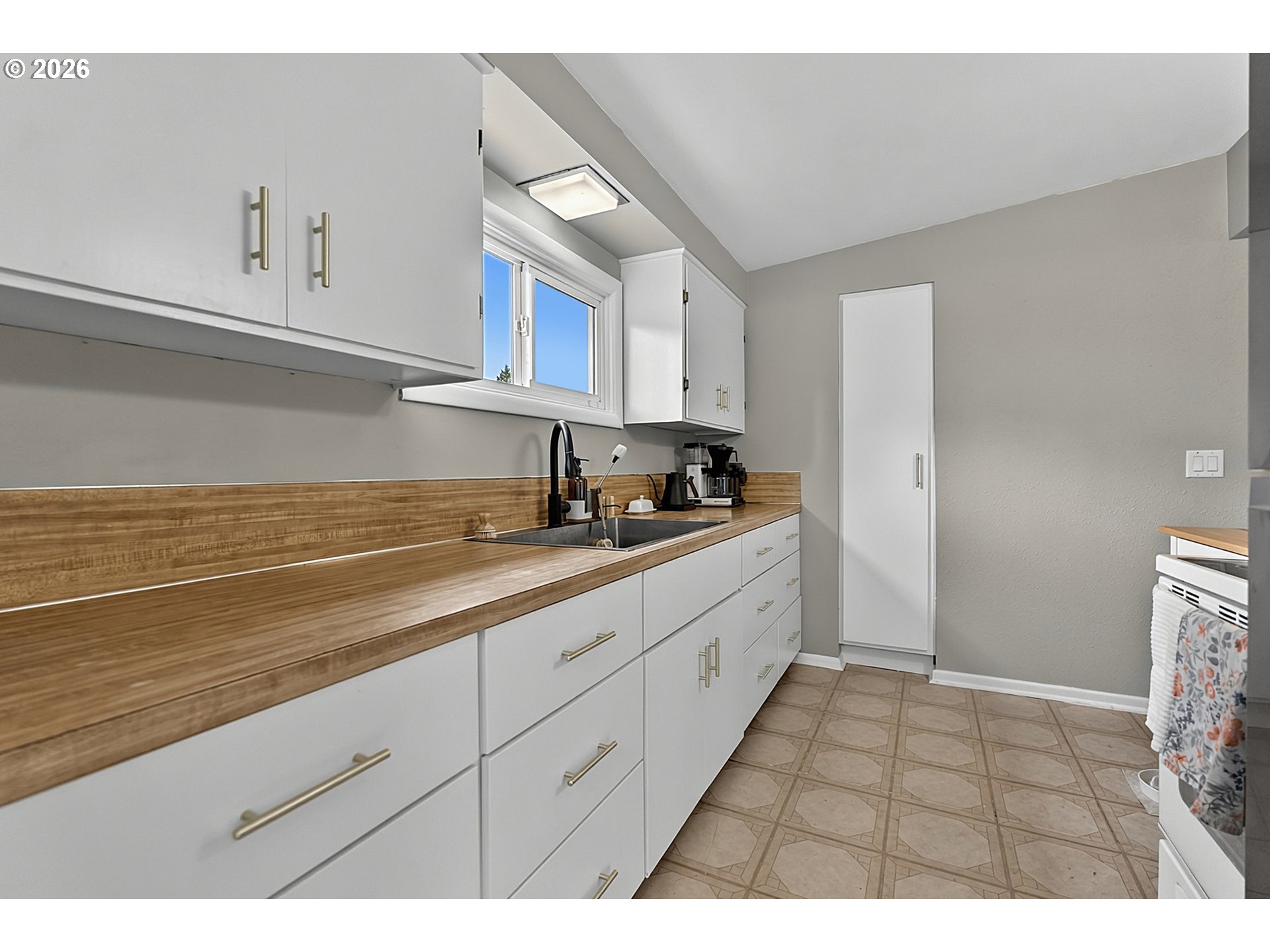 2078 Dewey St Property Photo 11