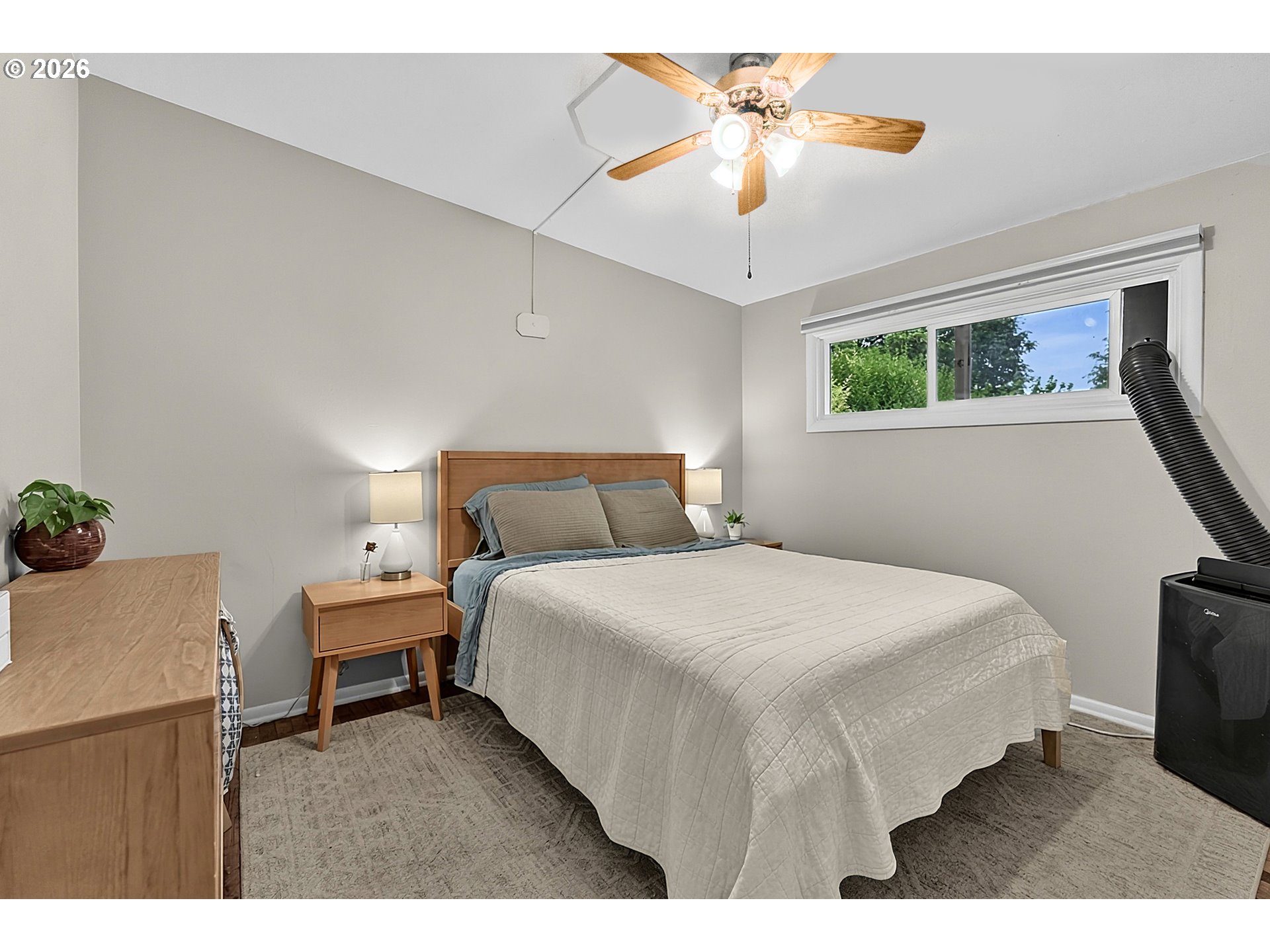 2078 Dewey St Property Photo 21