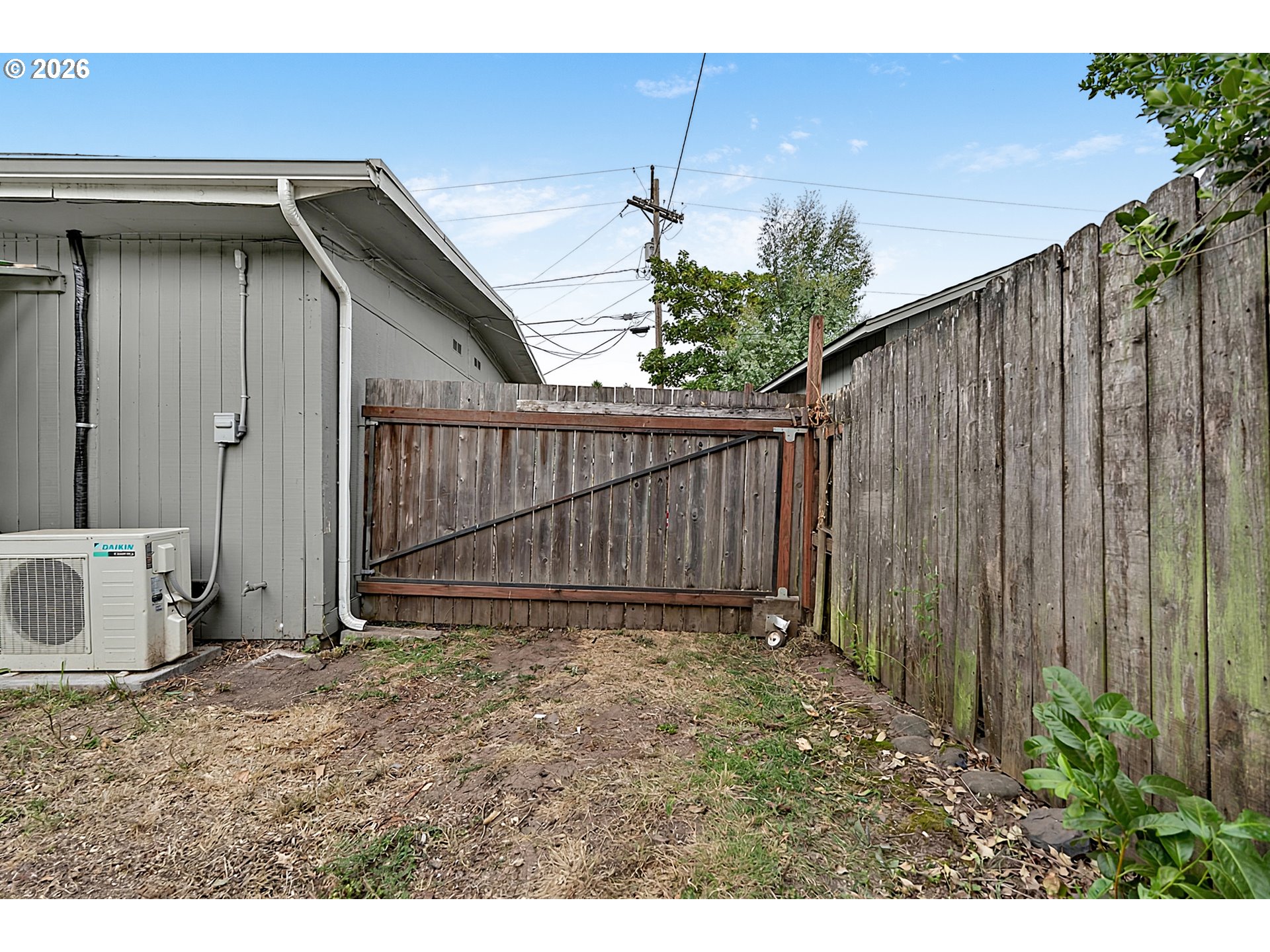 2078 Dewey St Property Photo 28