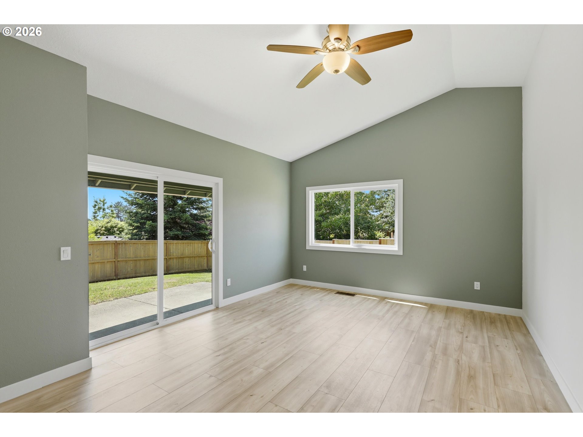 306 E Hilltop Dr Property Photo 13