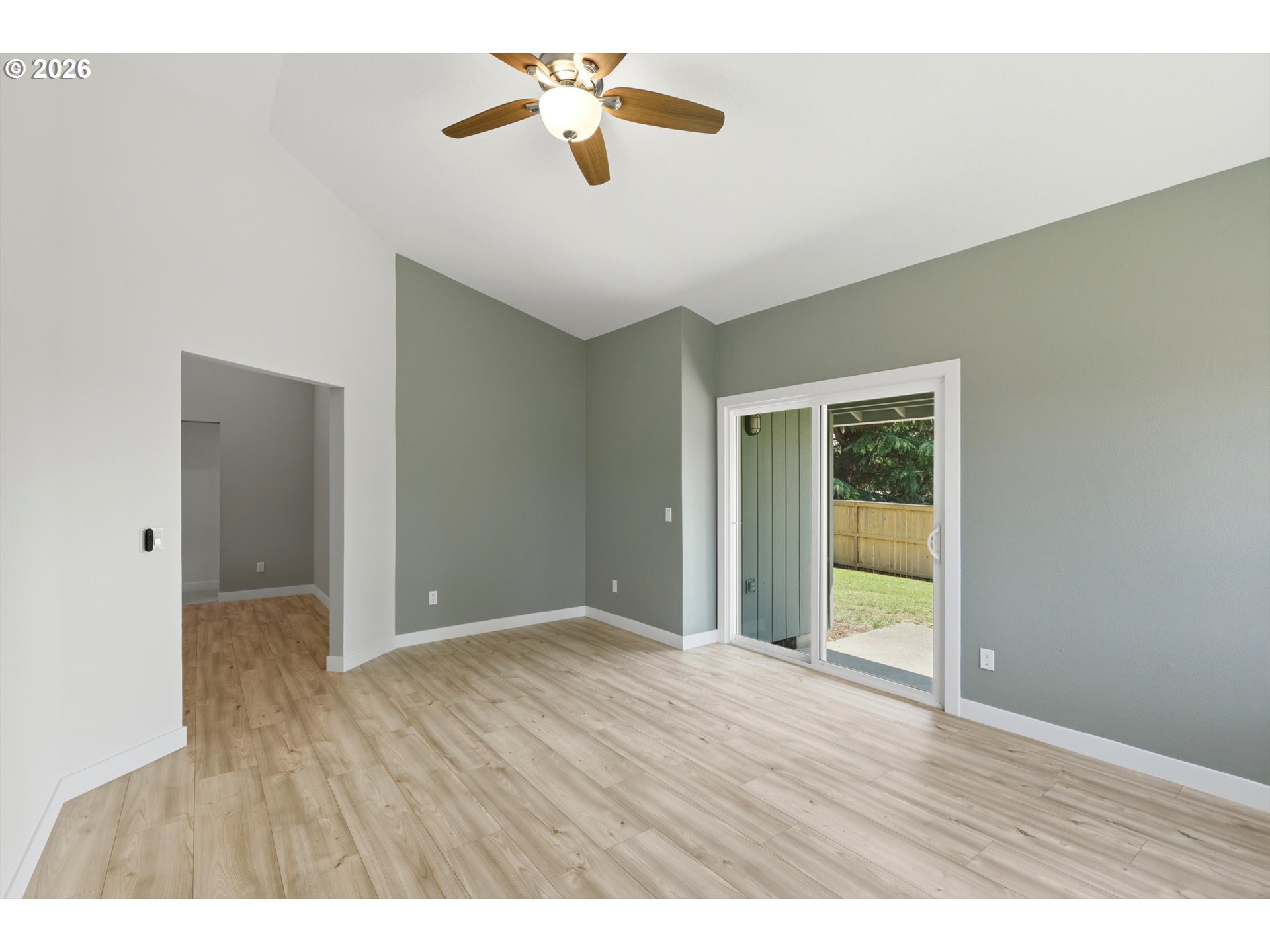 306 E Hilltop Dr Property Photo 18