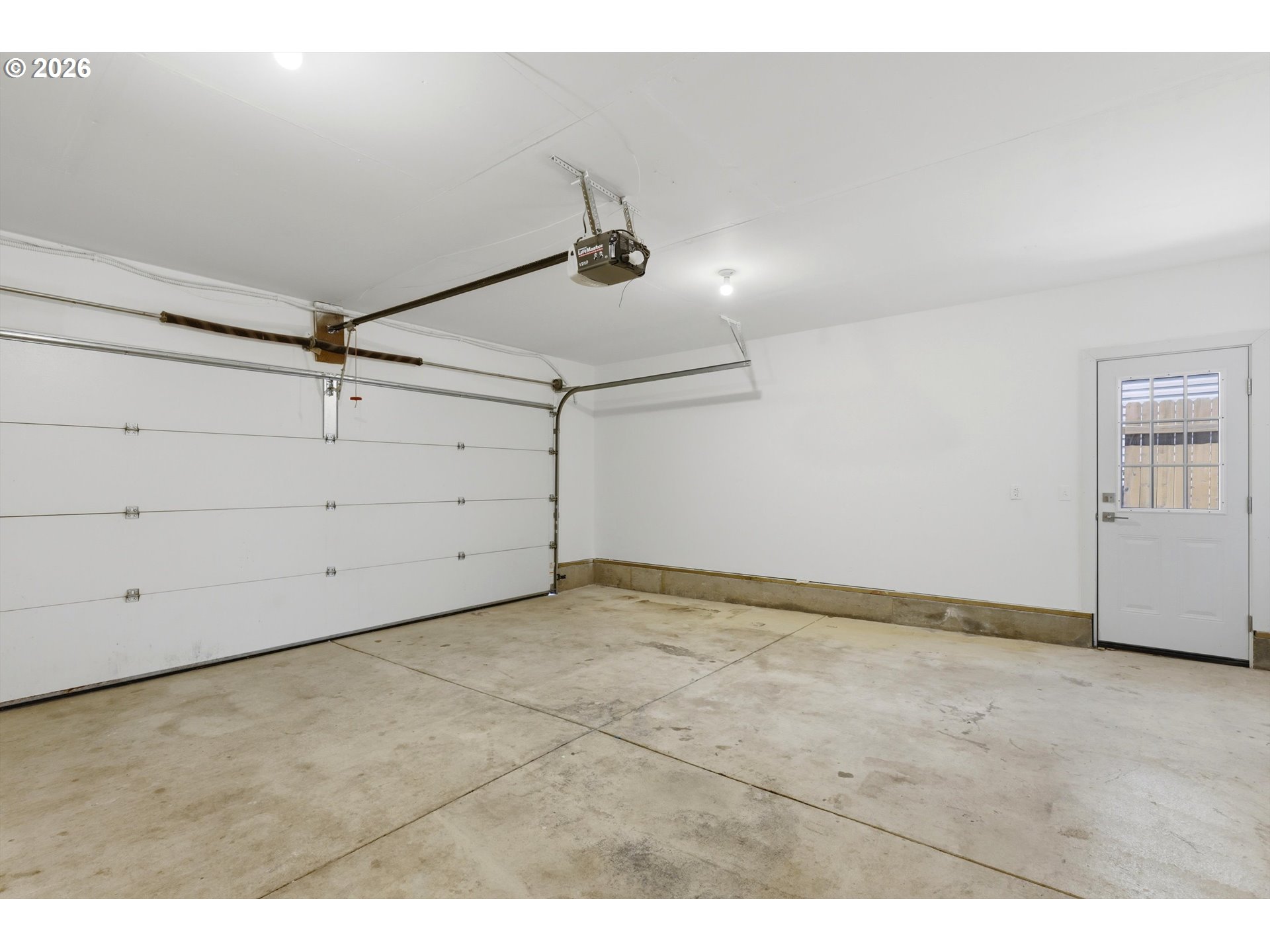 306 E Hilltop Dr Property Photo 28