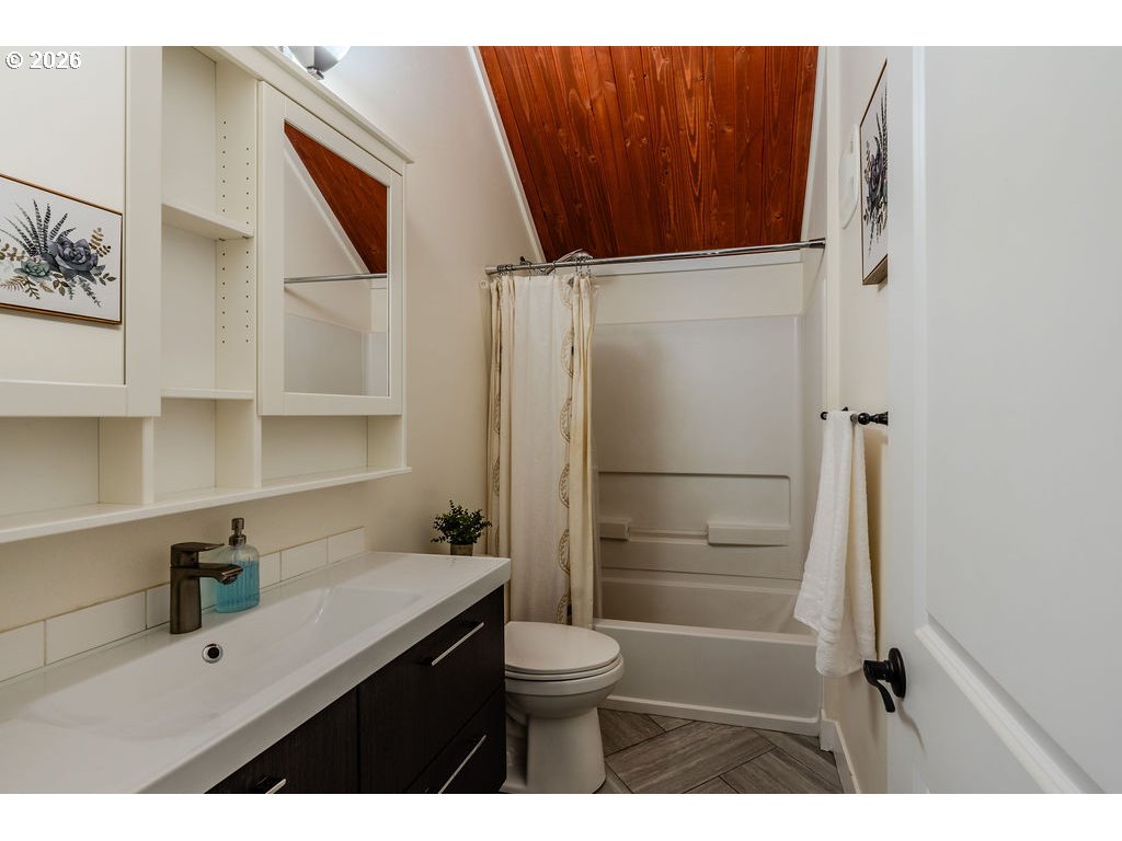 4 Touchstone 146 Property Photo 18