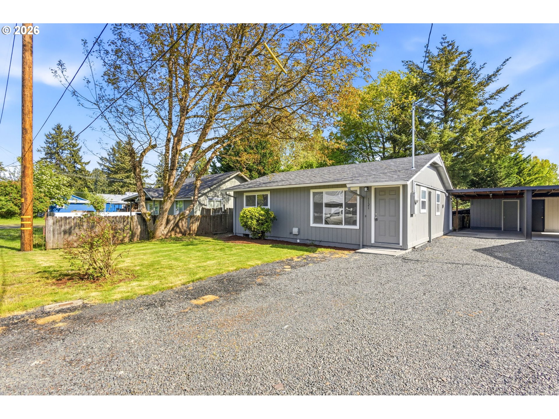 1121 Spruce St Property Photo 2