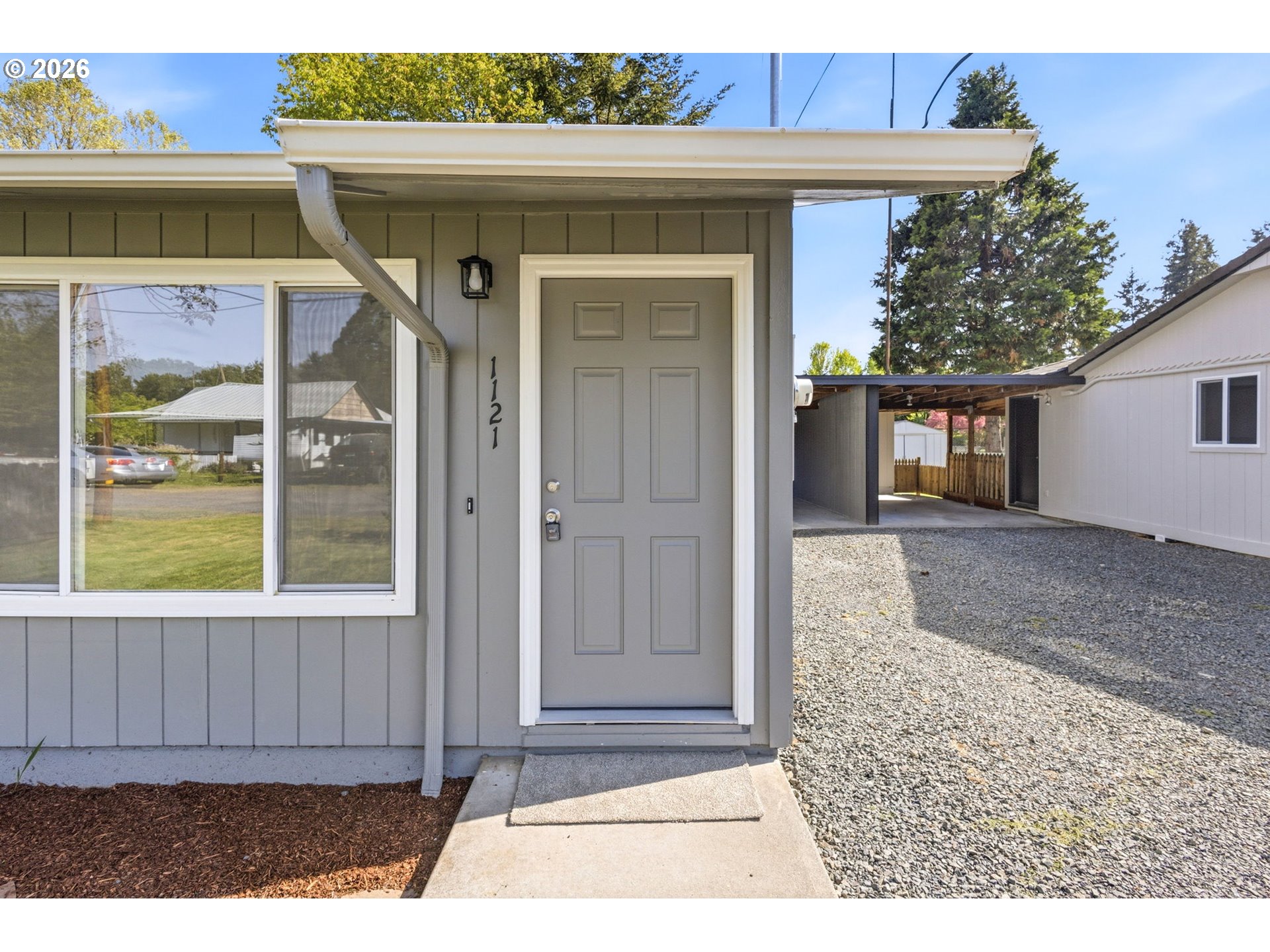 1121 Spruce St Property Photo 4