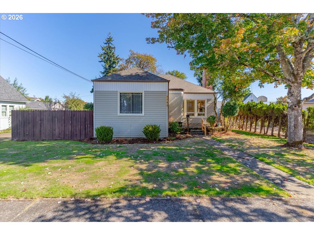 1162 Se Lyle St Property Photo 1