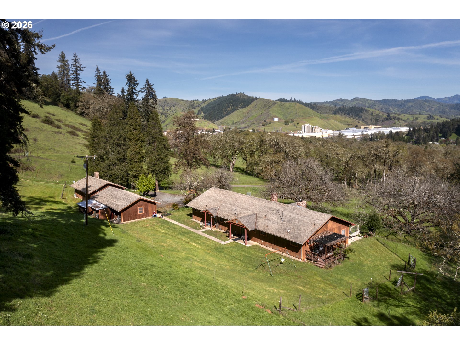 1349 Willis Creek Rd Property Photo 2