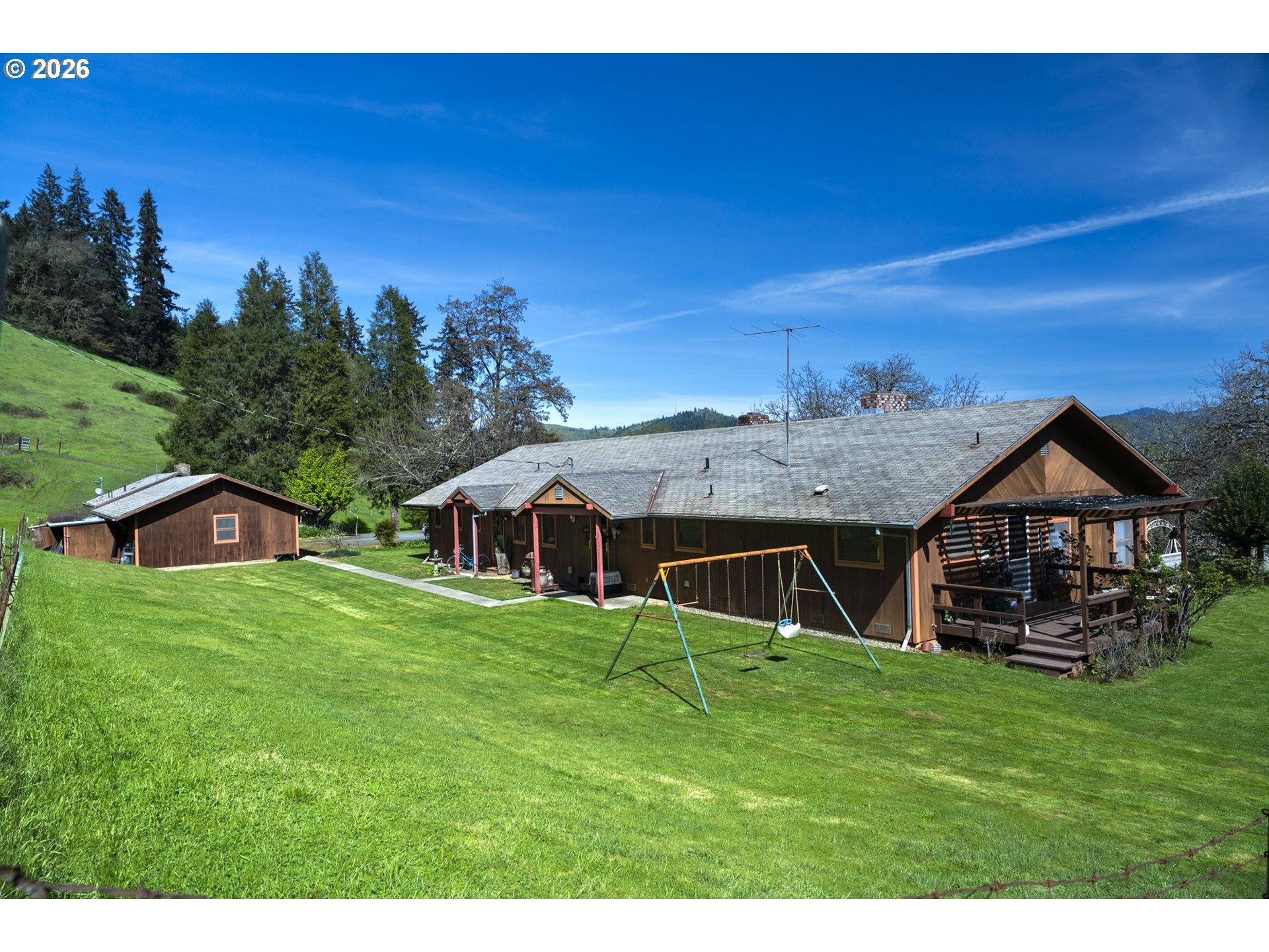 1349 Willis Creek Rd Property Photo 4