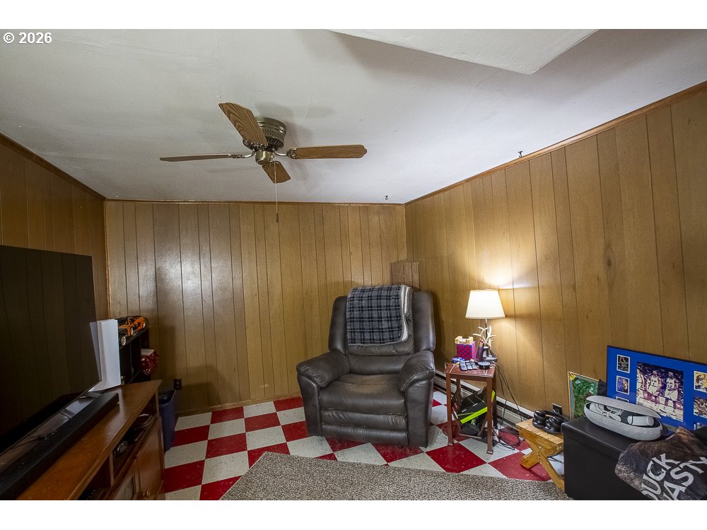 907 4th St Property Photo 13