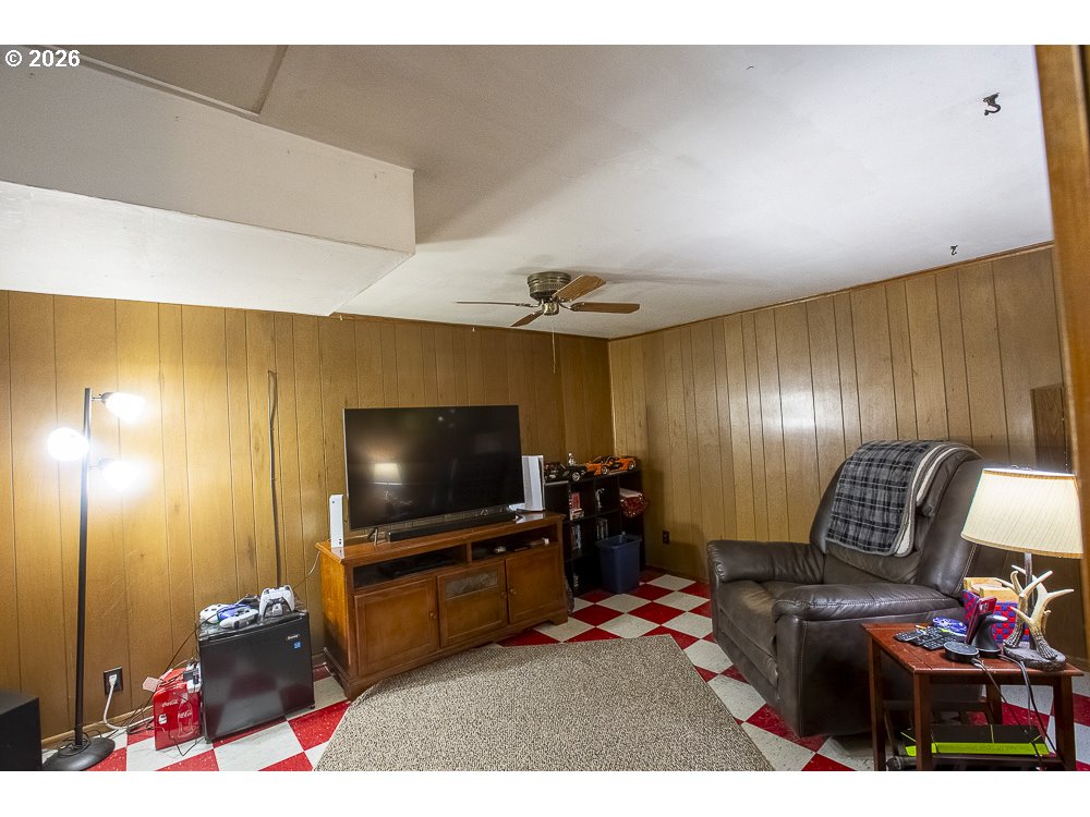 907 4th St Property Photo 15