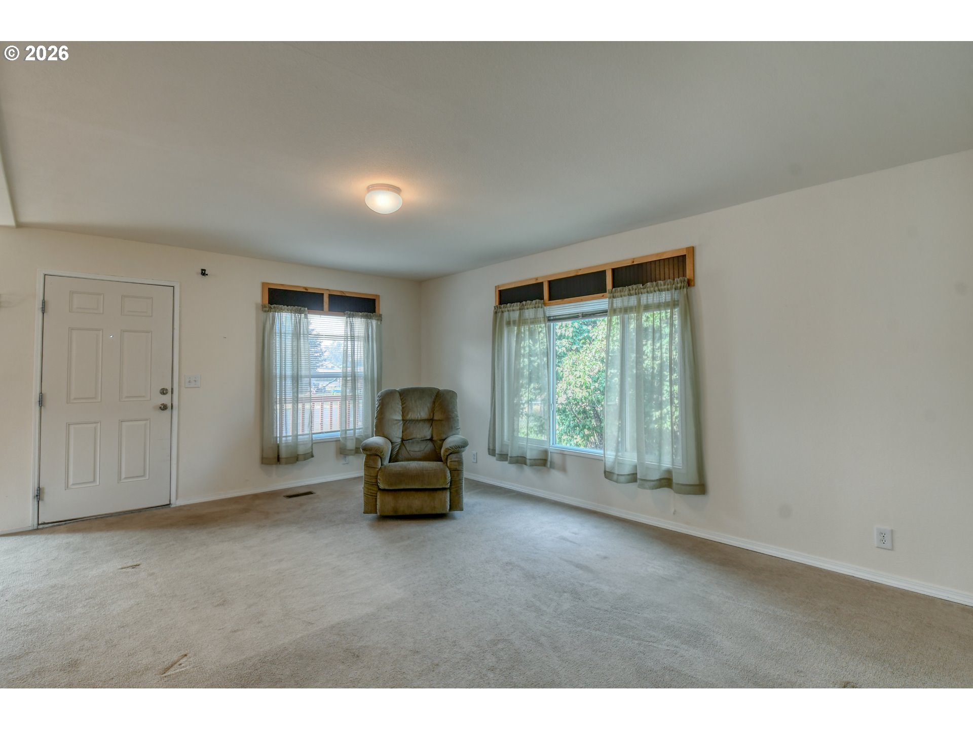 315 E College St Property Photo 3