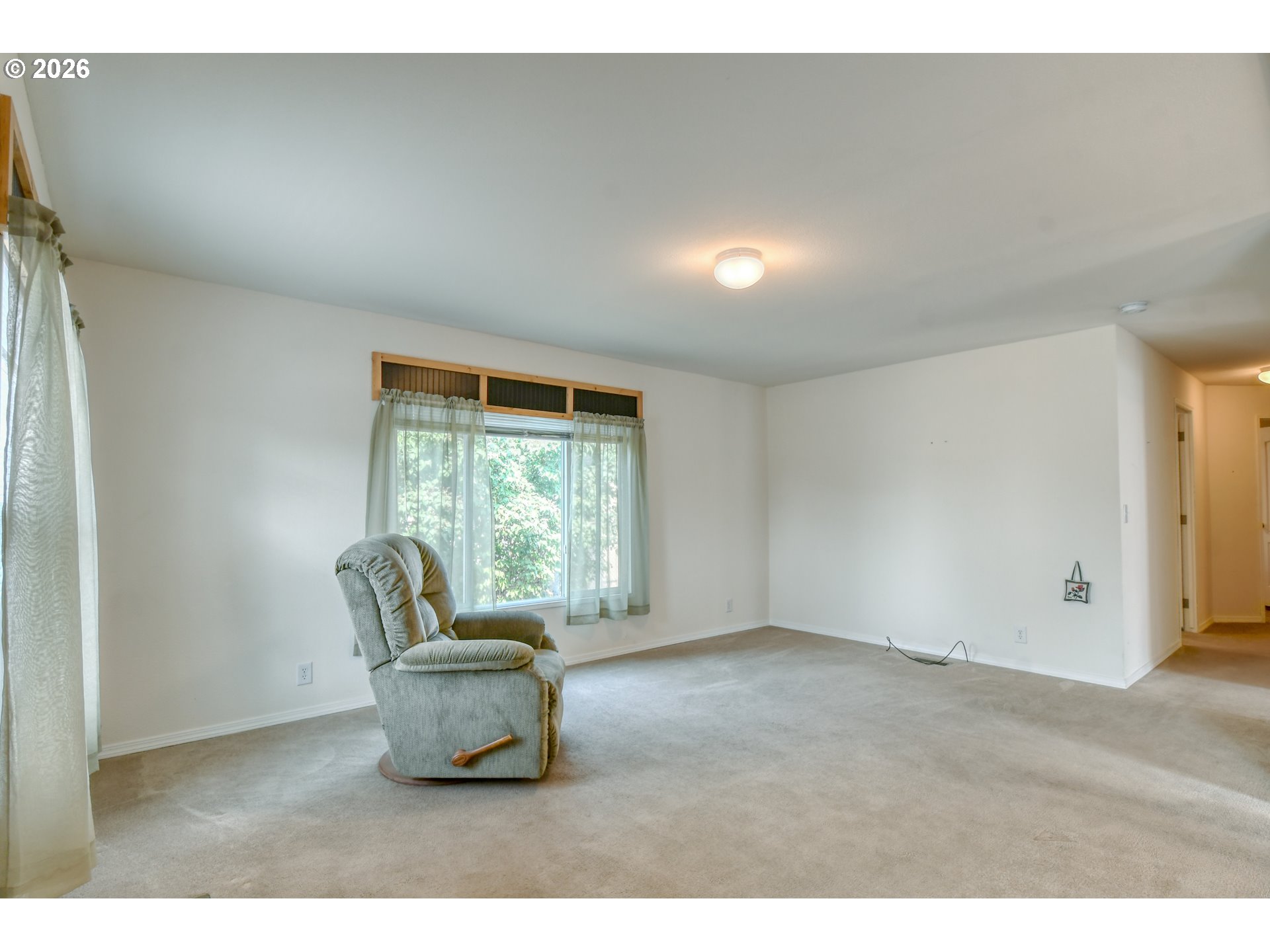 315 E College St Property Photo 4