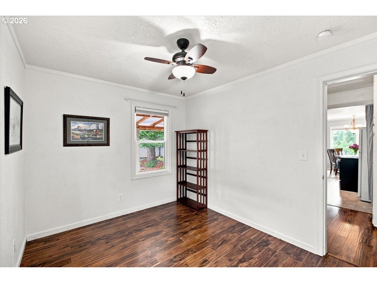 622 Sw Hayter St Property Photo 18