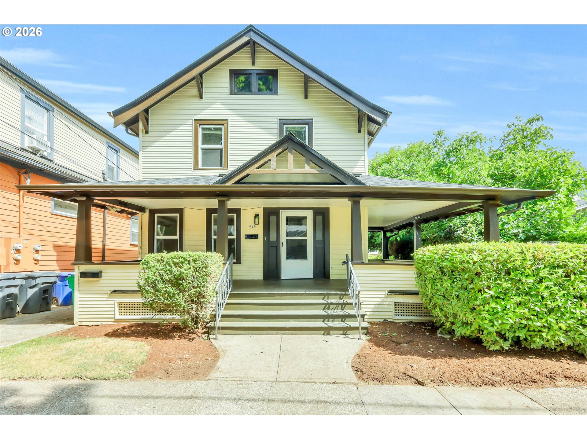 921 SE MALL ST Property Photo 1