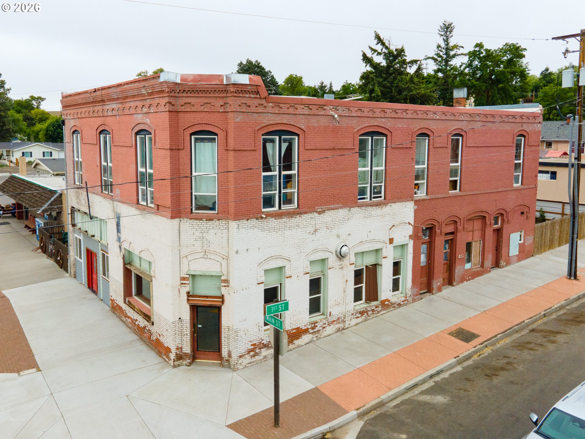 100 Main St Property Photo 1