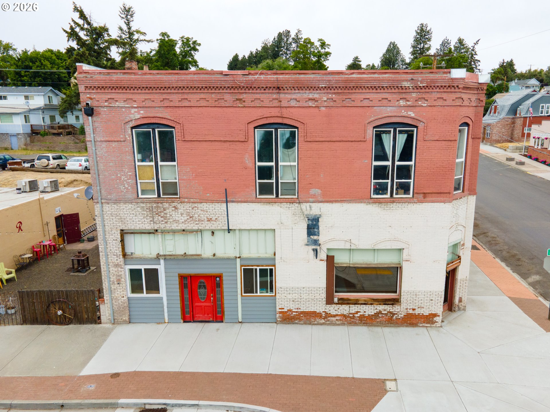 100 Main St Property Photo 2
