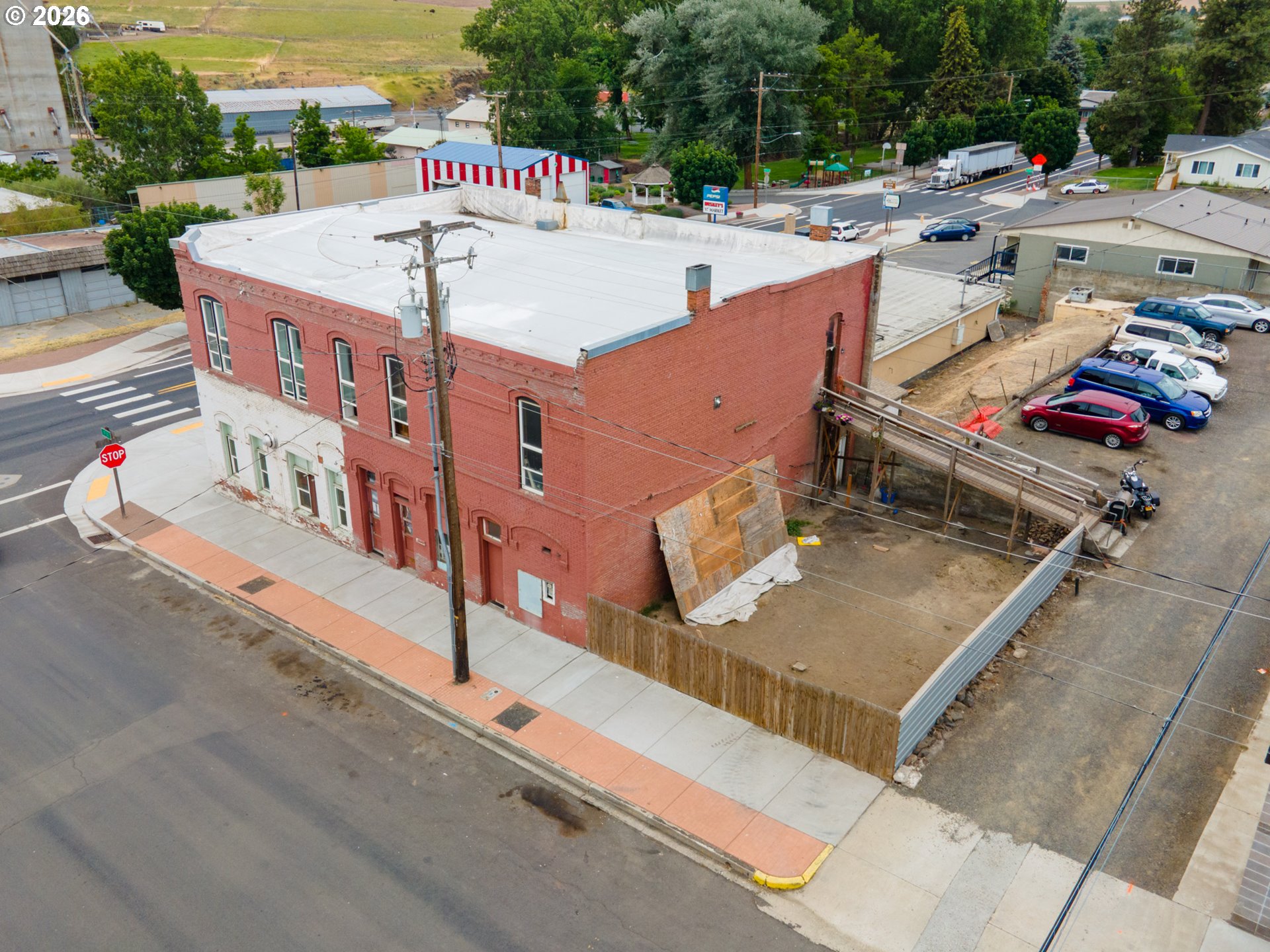 100 Main St Property Photo 5