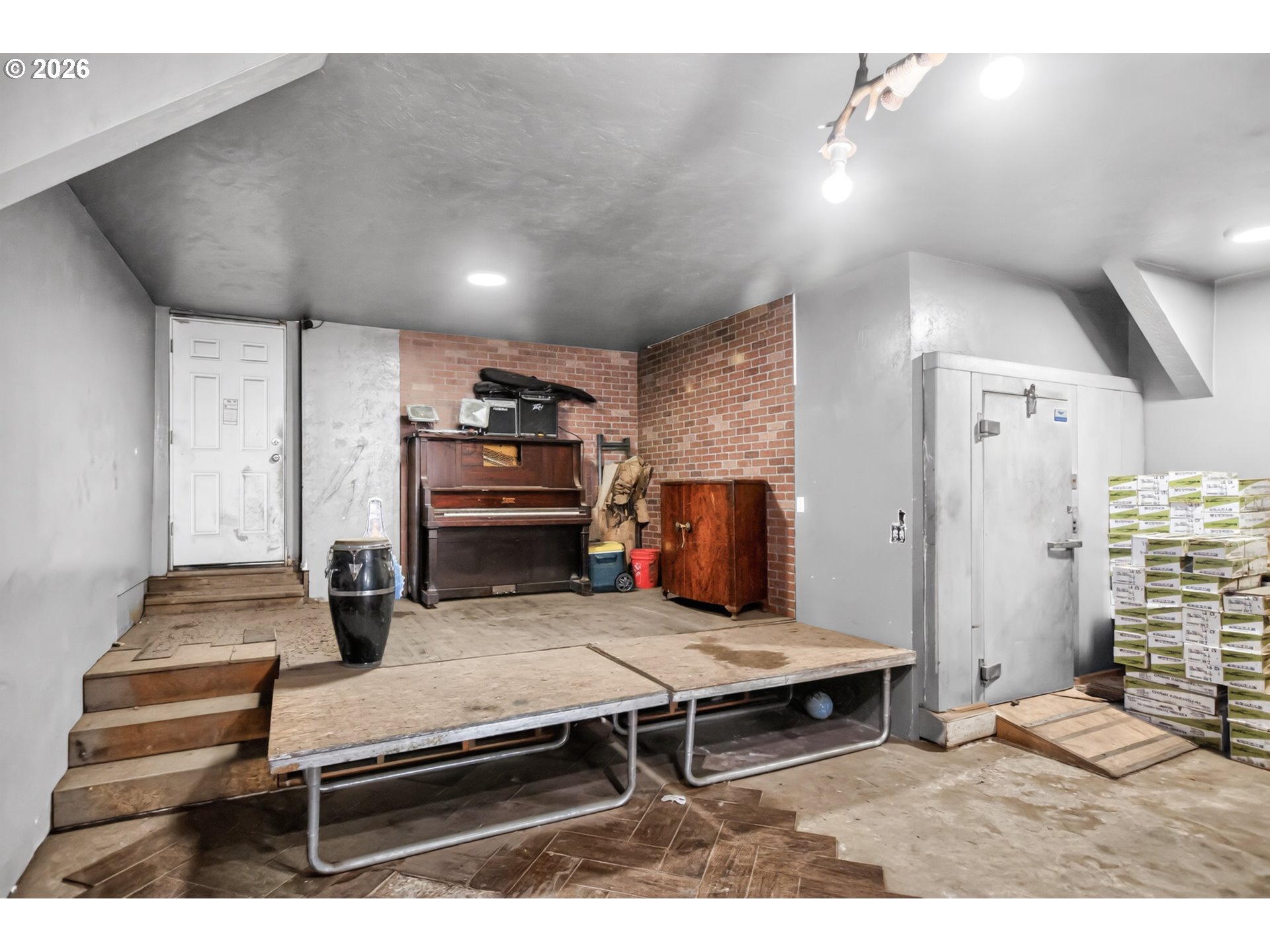 100 Main St Property Photo 39