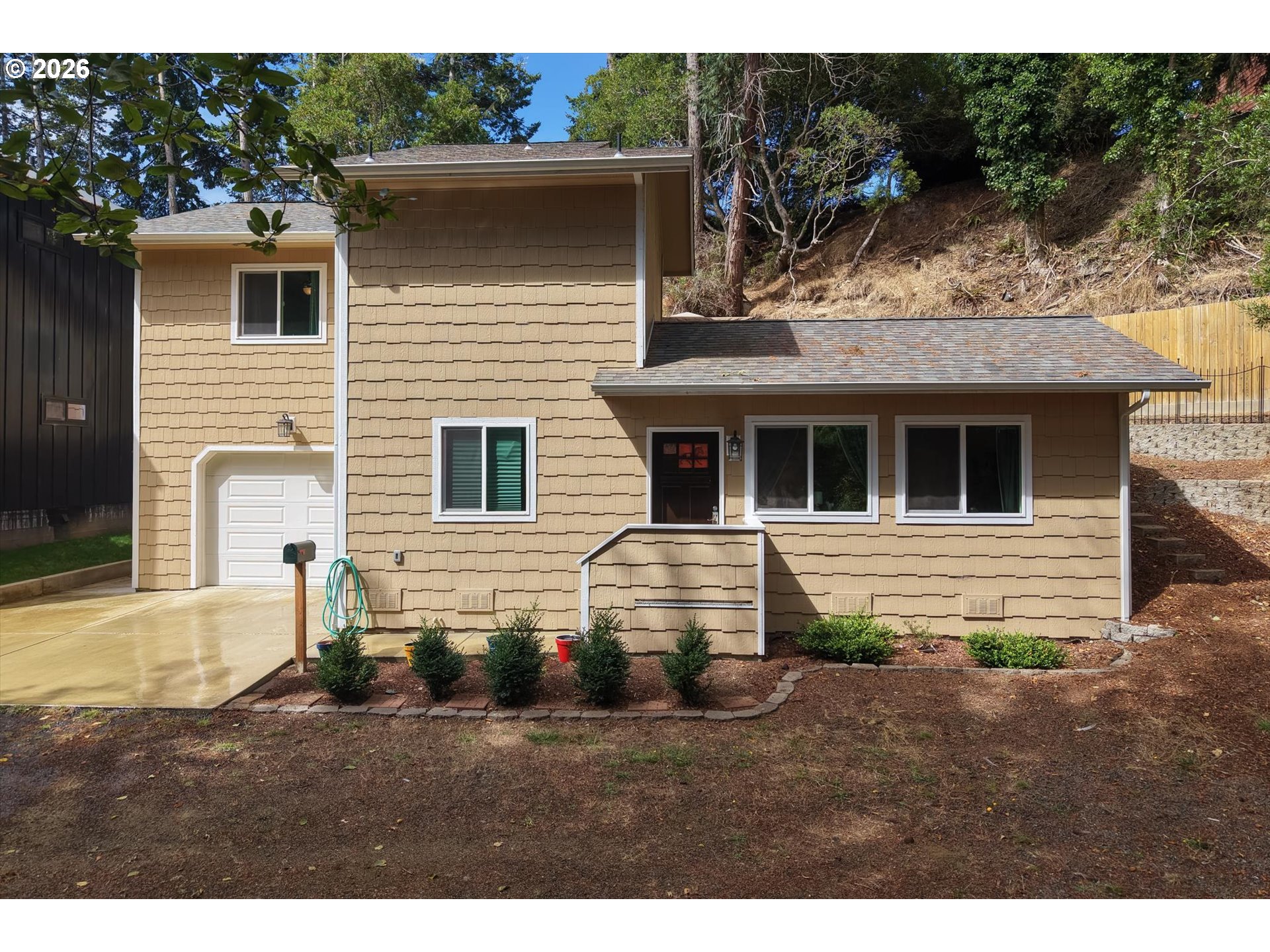 2143 Ash St Property Photo 2