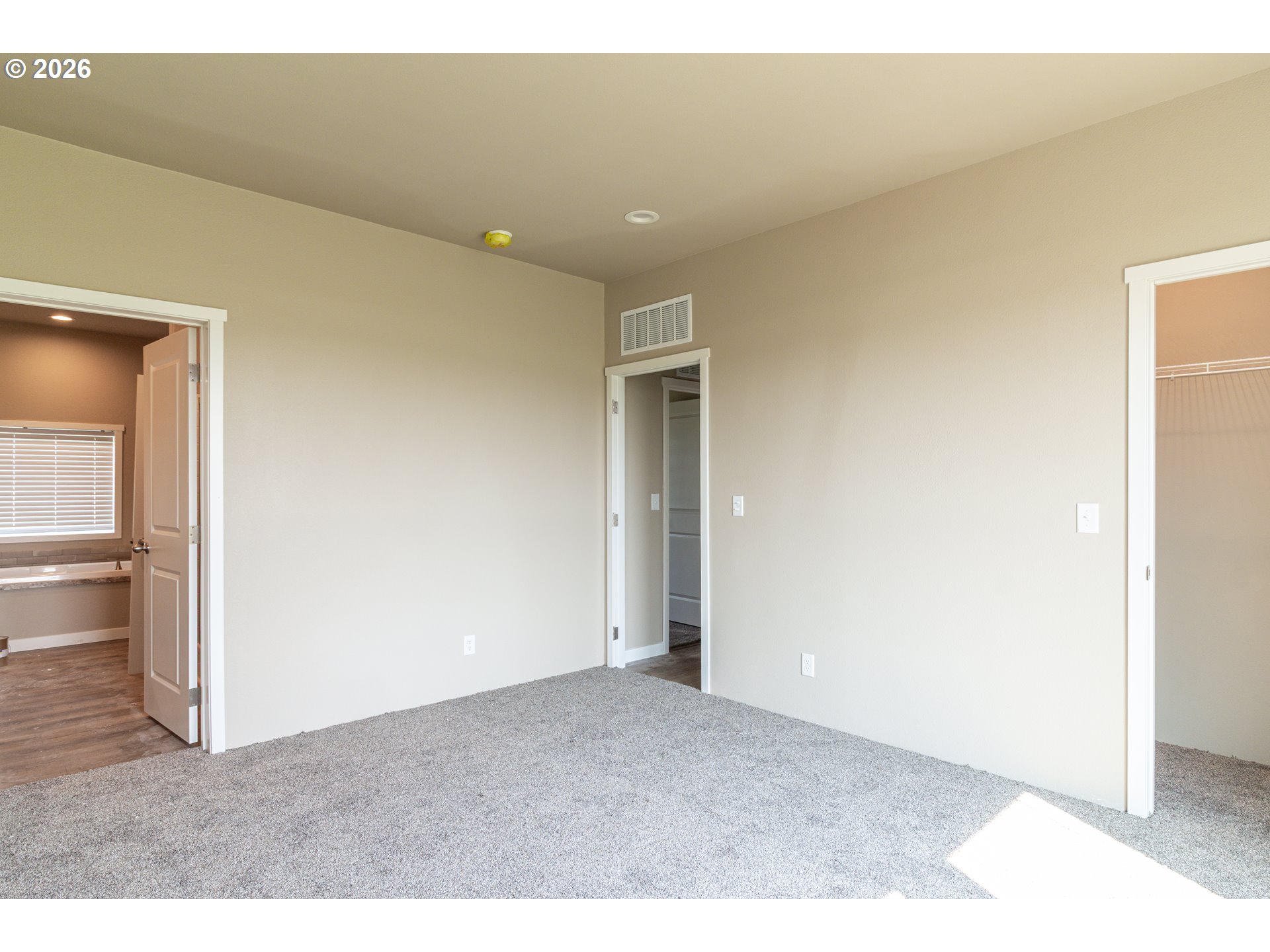 325 N Sloan Property Photo 7