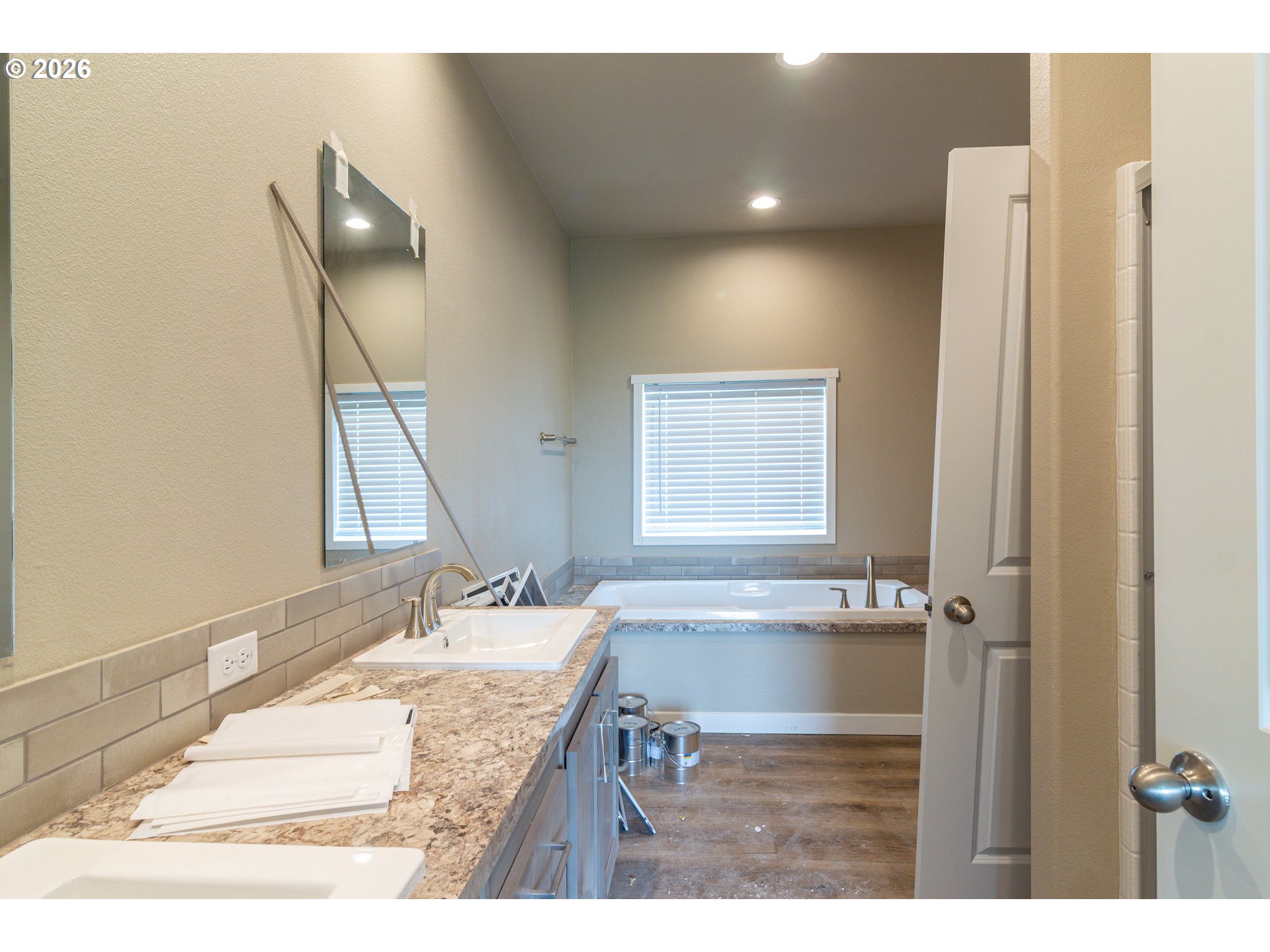 325 N Sloan Property Photo 8