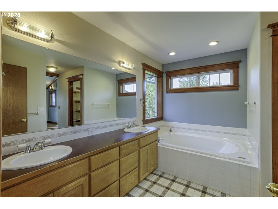 4055 Westwood Dr Property Photo 32