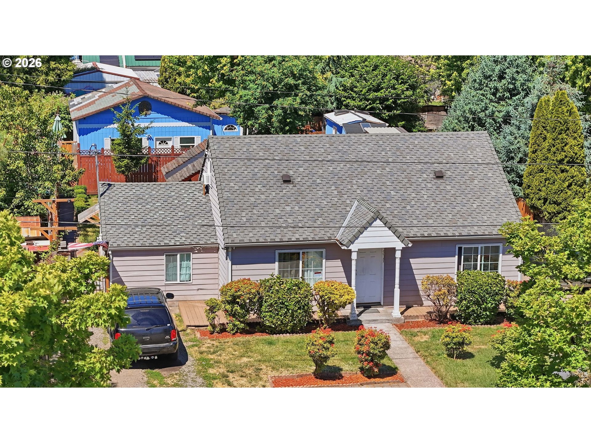 2027 Coral Ave Ne Property Photo 1