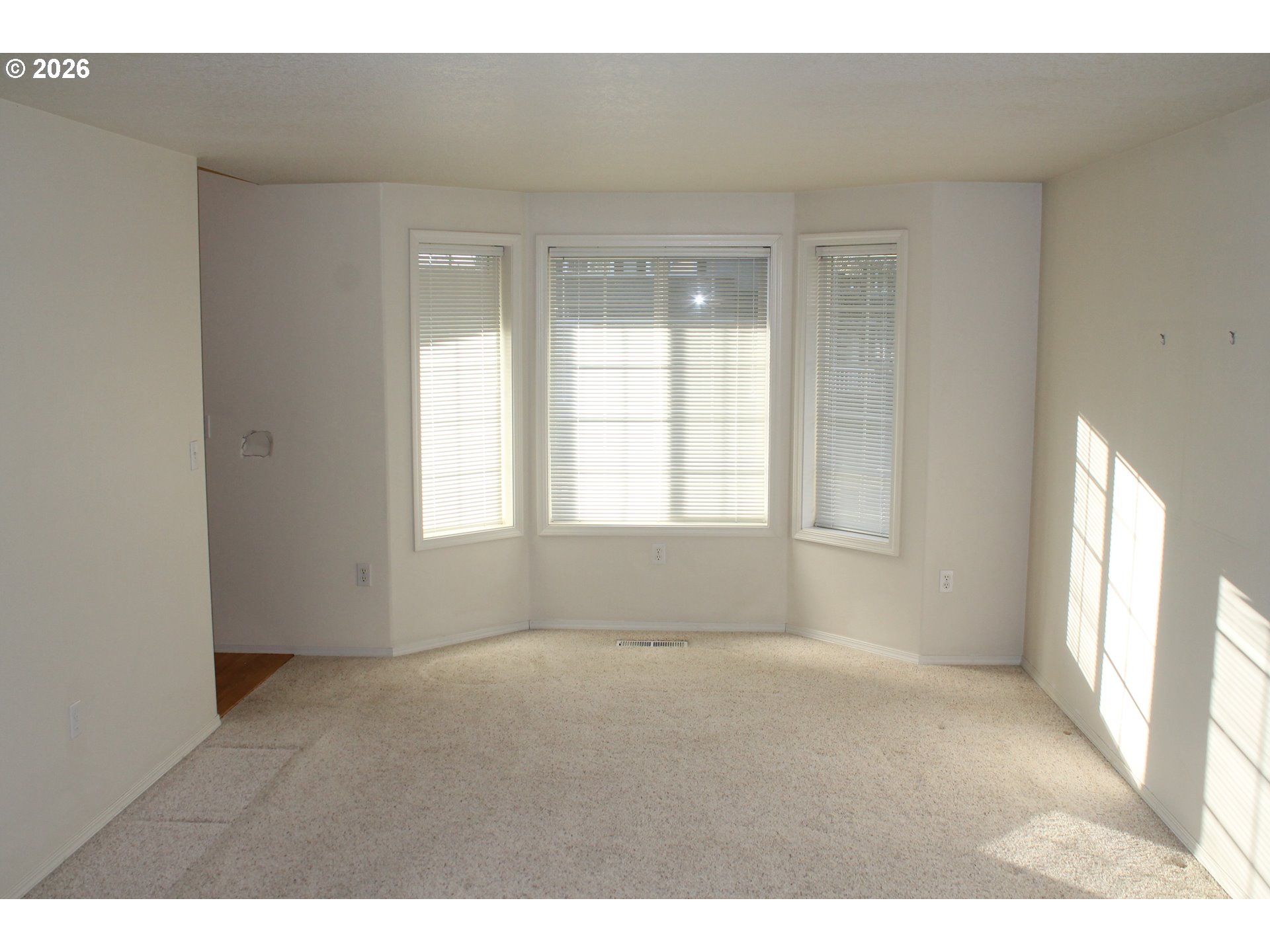 2120 Nw Douglas Loop Property Photo 6