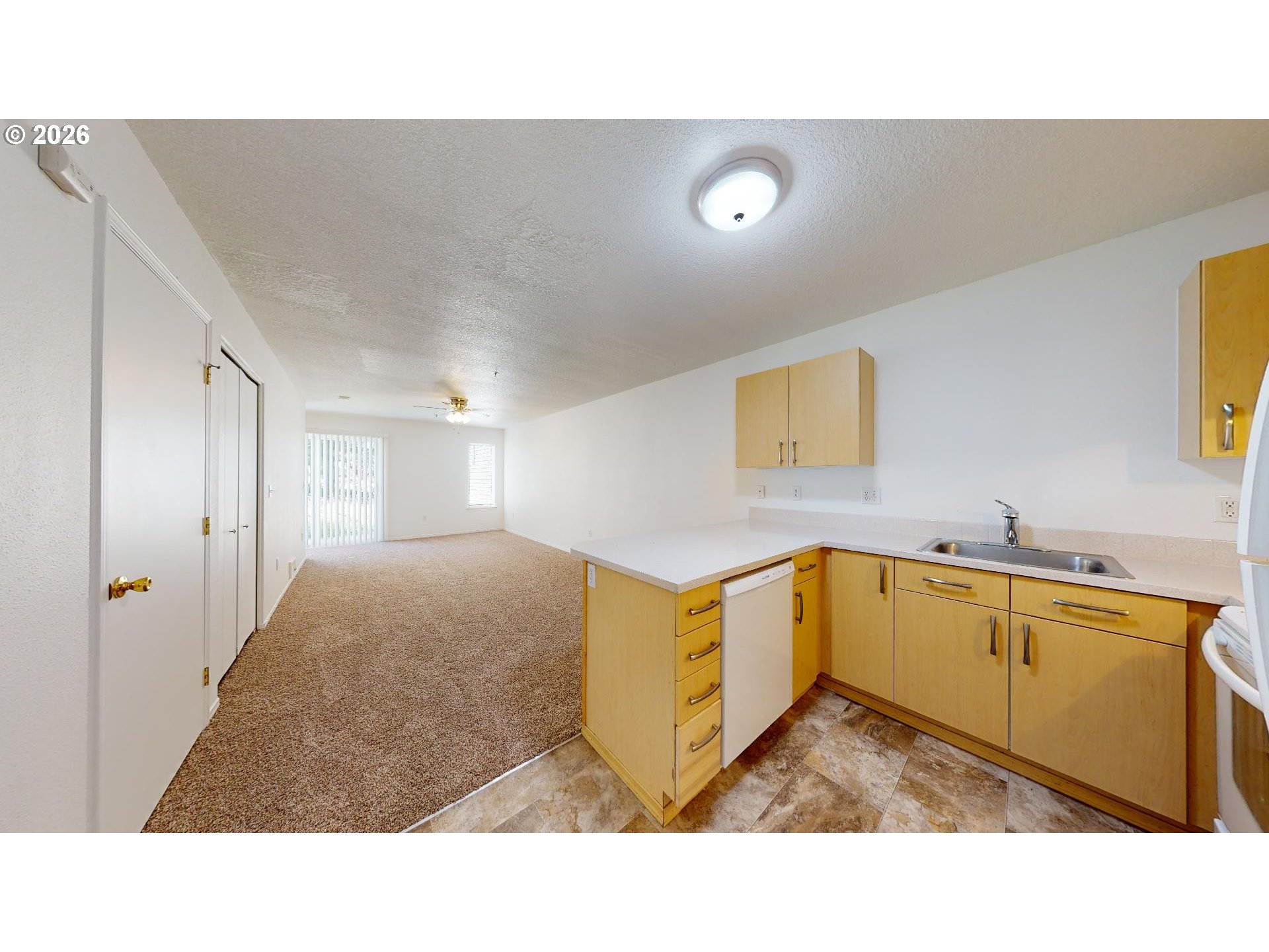 9615 Se Center Ct Property Photo 4