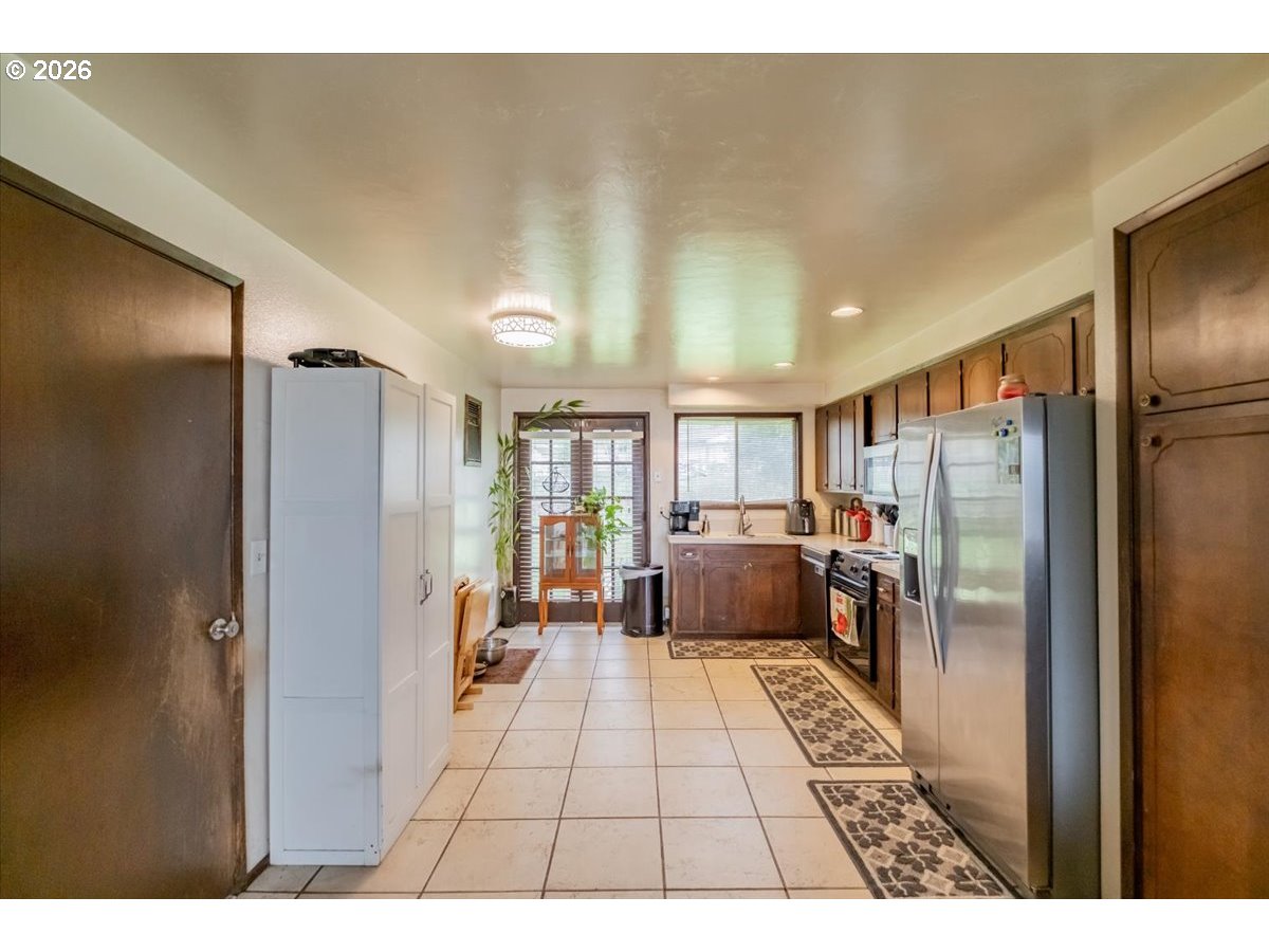 1360 Sunset Ln Property Photo 8