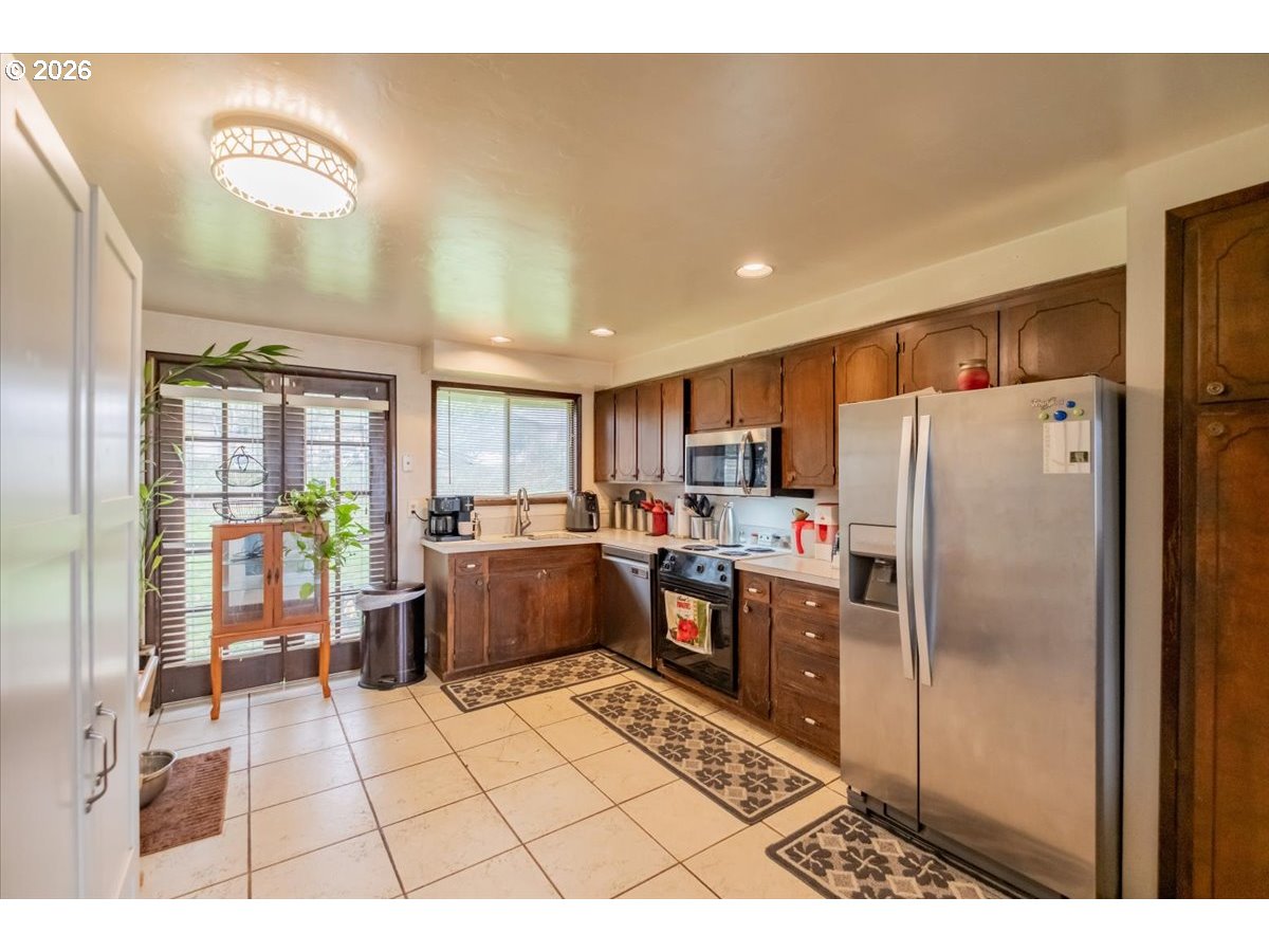 1360 Sunset Ln Property Photo 10