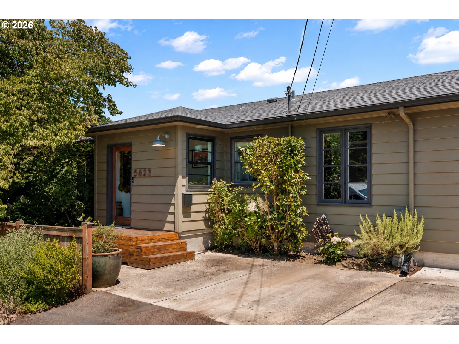 5623 Se Alder St Property Photo 1
