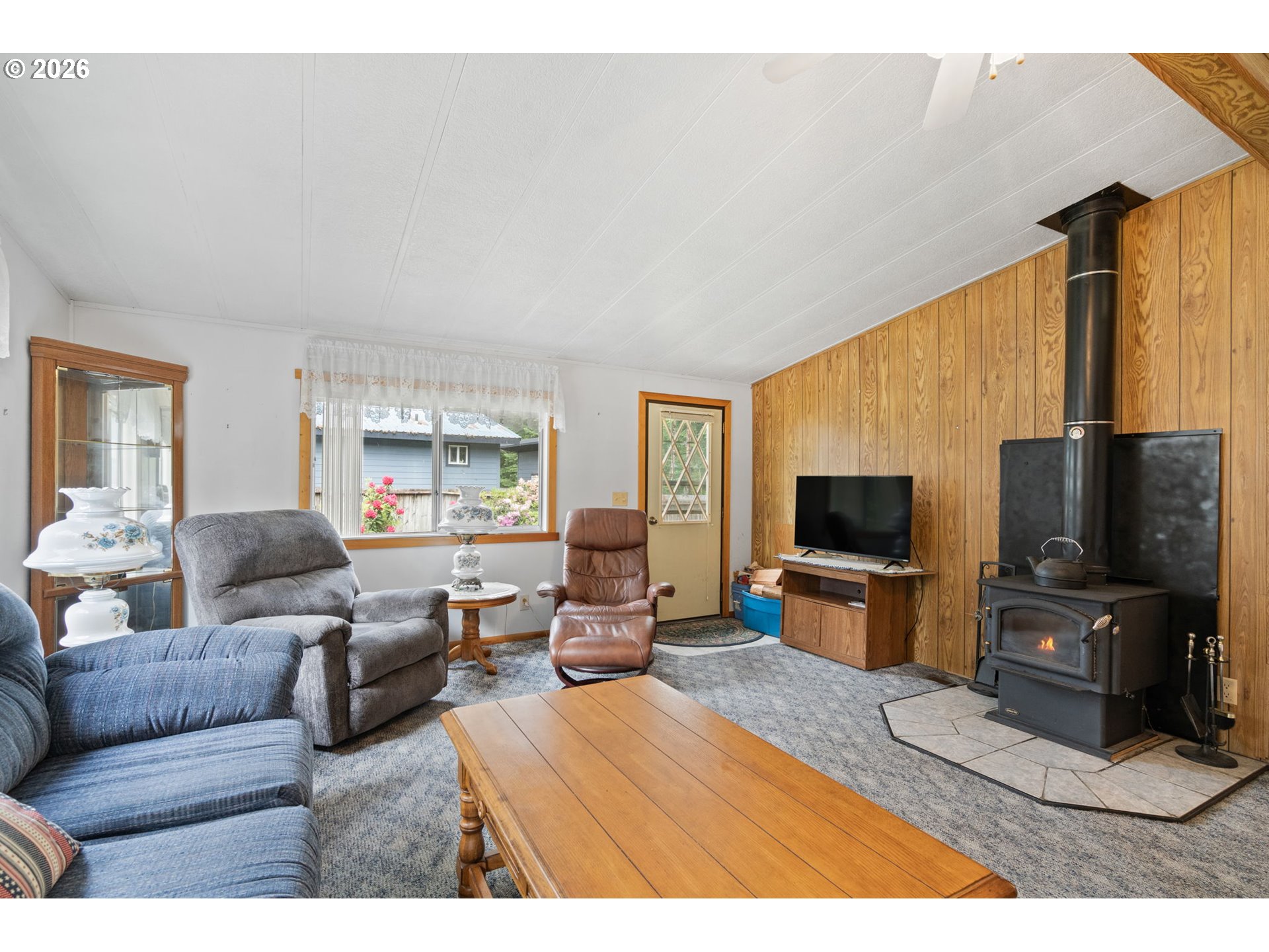 105 Mount Rainier Dr Property Photo 5