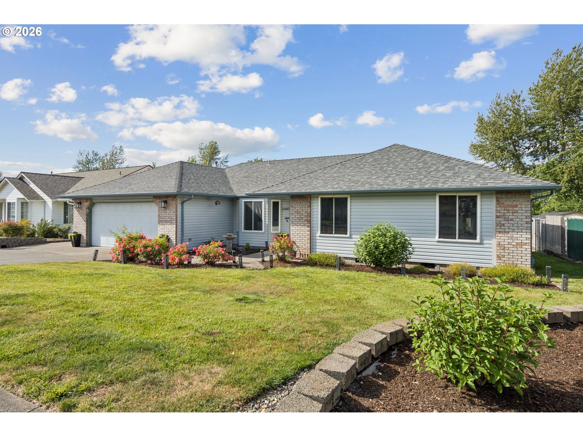2245 Ne Rock Ledge Dr Property Photo 2