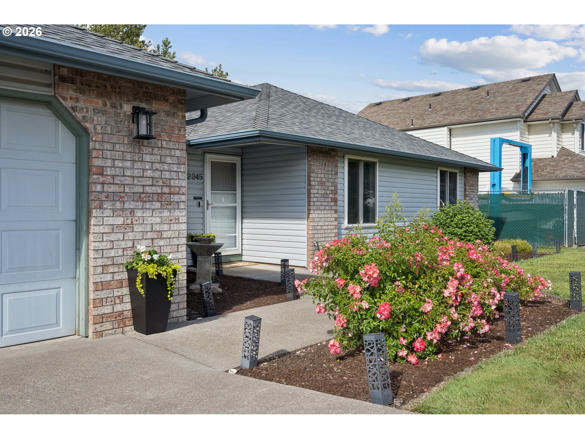 2245 Ne Rock Ledge Dr Property Photo 5