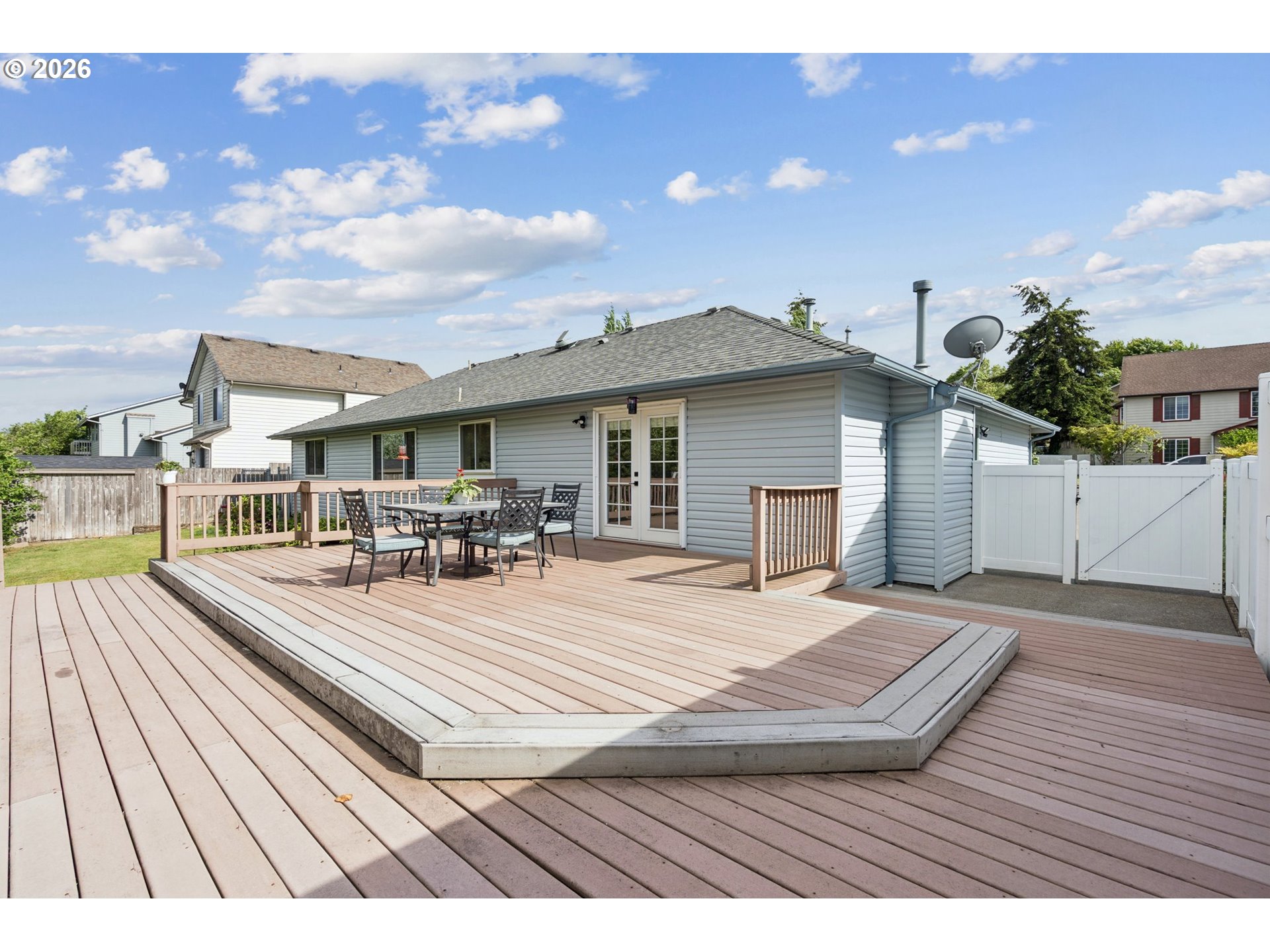 2245 Ne Rock Ledge Dr Property Photo 32