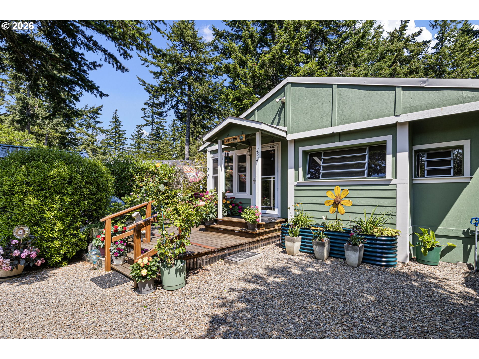 252 Outer Dr Property Photo 5