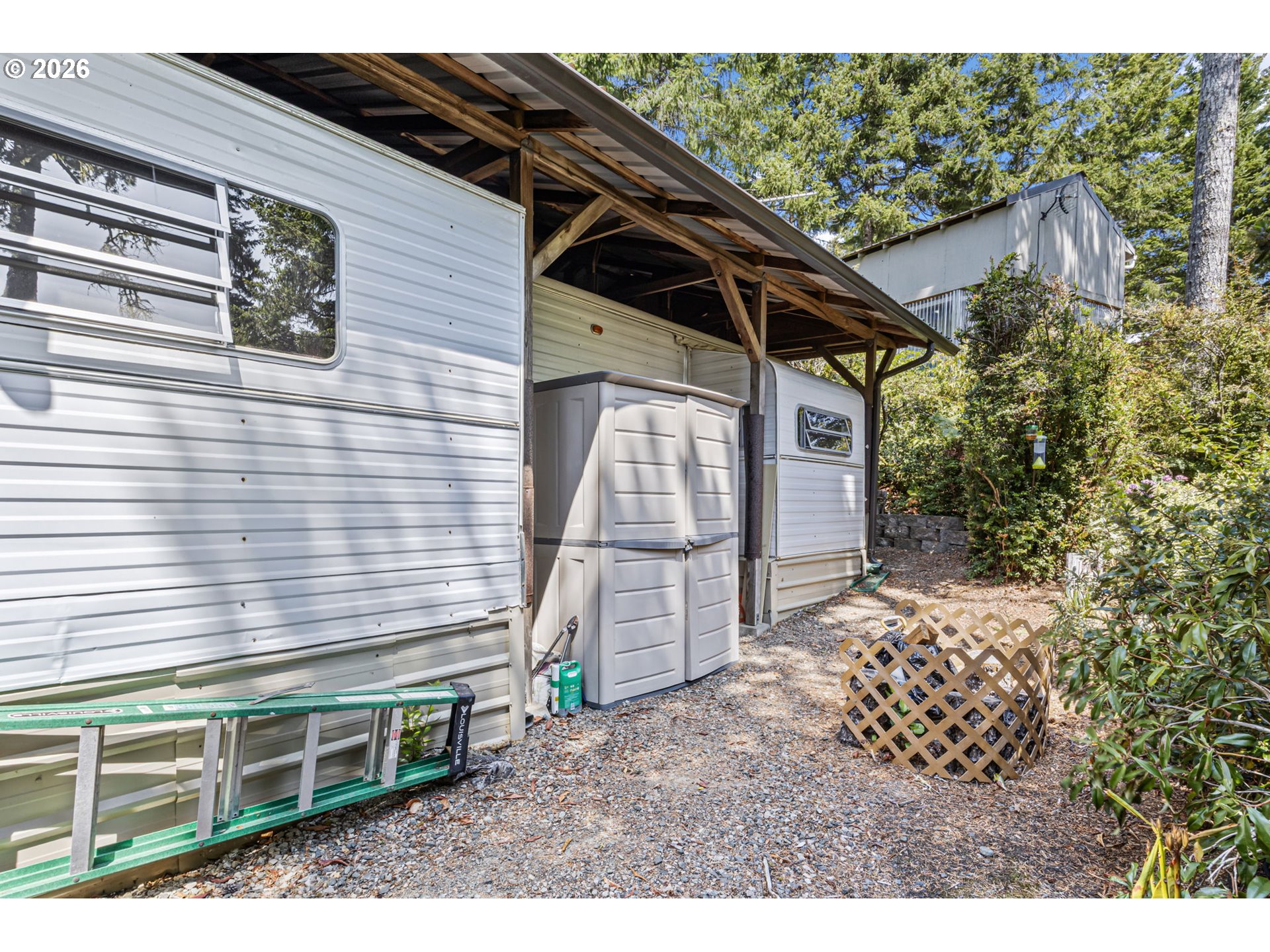 252 Outer Dr Property Photo 34